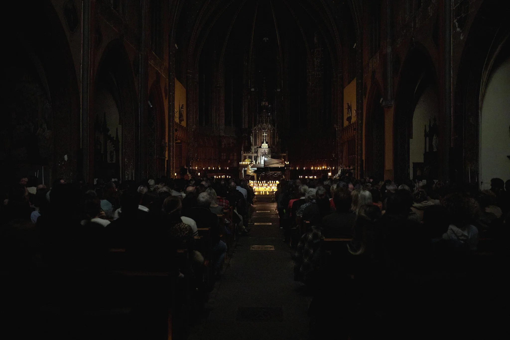 Concert à la bougie : quel public attire cette expérience musicale ?