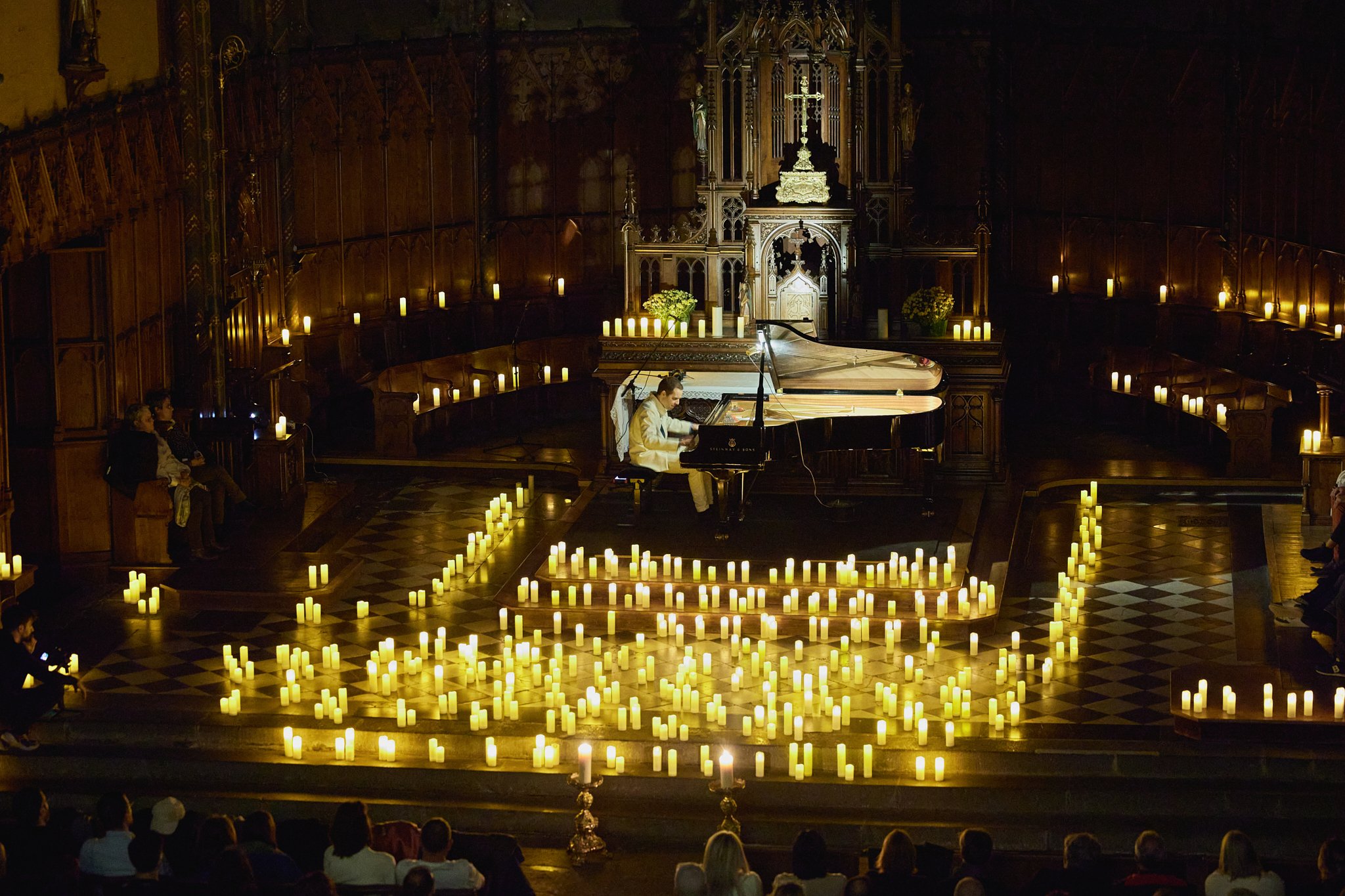 Concert à la bougie ou théâtre traditionnel : deux manières de vivre la musique