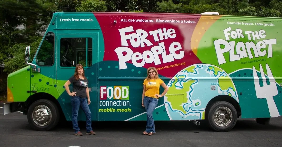 Des superstars locales! Food connection has provided fresh free meals in and around Asheville since 2014. 

C&rsquo;est incroyable! 

Their motto: No fresh food should go to waste while neighbors go hungry.

Their mission: Rescue surplus chef-prepare