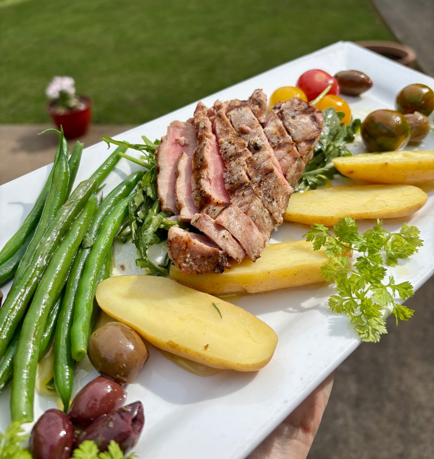Les m&egrave;res! This is for you ❤️🍷 French home cooking that mom deserves. Here&rsquo;s our Mother&rsquo;s Day Weekend specials: 

Thon Grill&eacute; &agrave; la Ni&ccedil;oise 
Grilled tuna steak served on a bed of arugula, with cherry tomatoes, 