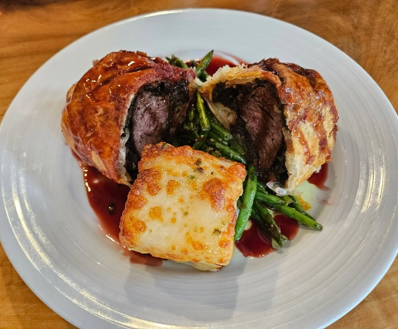 We think this speaks for itself&hellip; c&rsquo;est le bonheur! This is happiness! 

Get our weekend specials while you can!

Beef Wellington (pictured):
Prosciutto wrapped sirloin in puff pastry with portobello mushroom duxelle, demiglace, potato gr