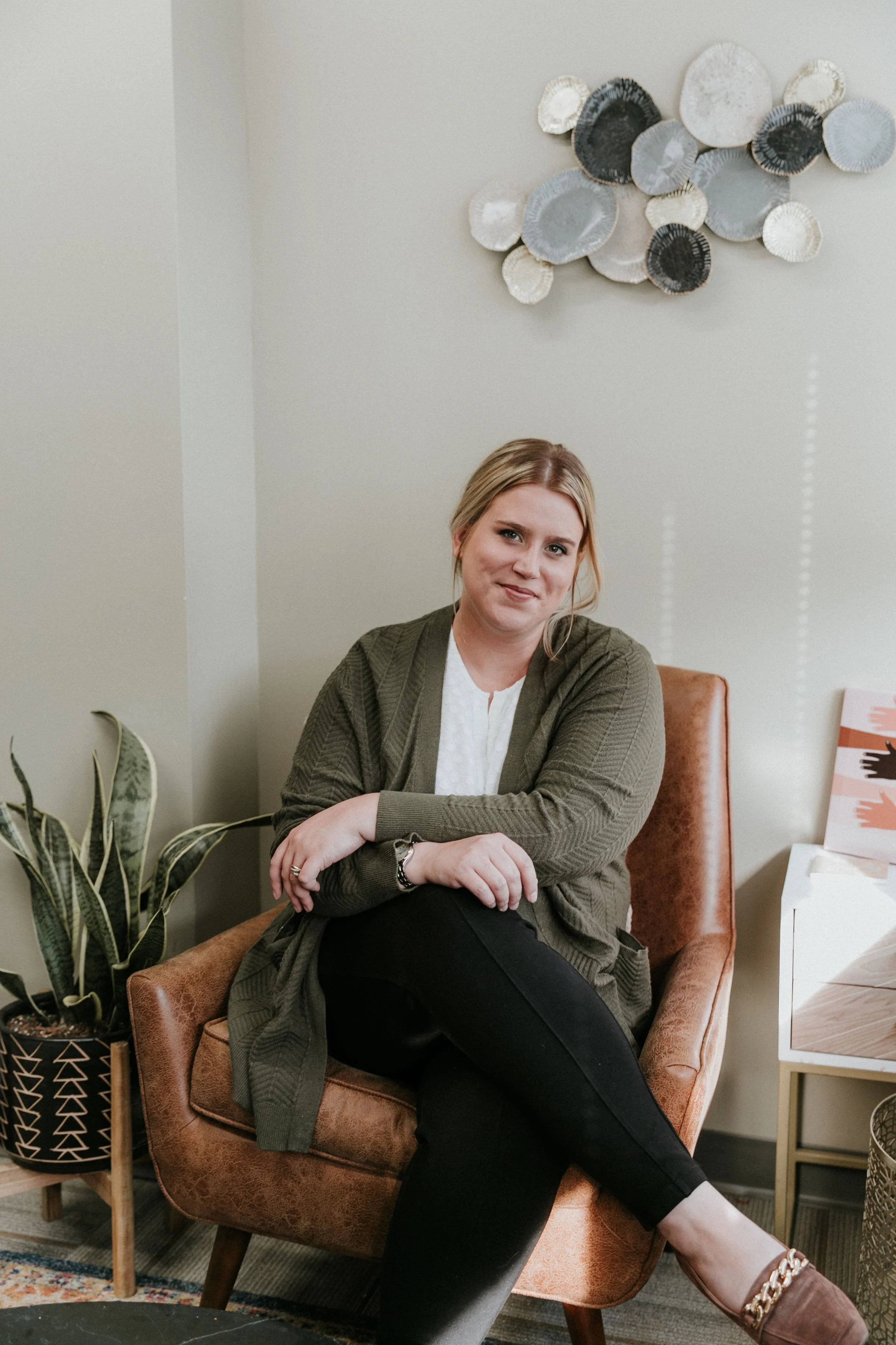 Bio photo of Shannon Theobald NJ Therapist, Coach, and Owner of Thrively Co. NJ Counseling and Coaching based in Parsippany