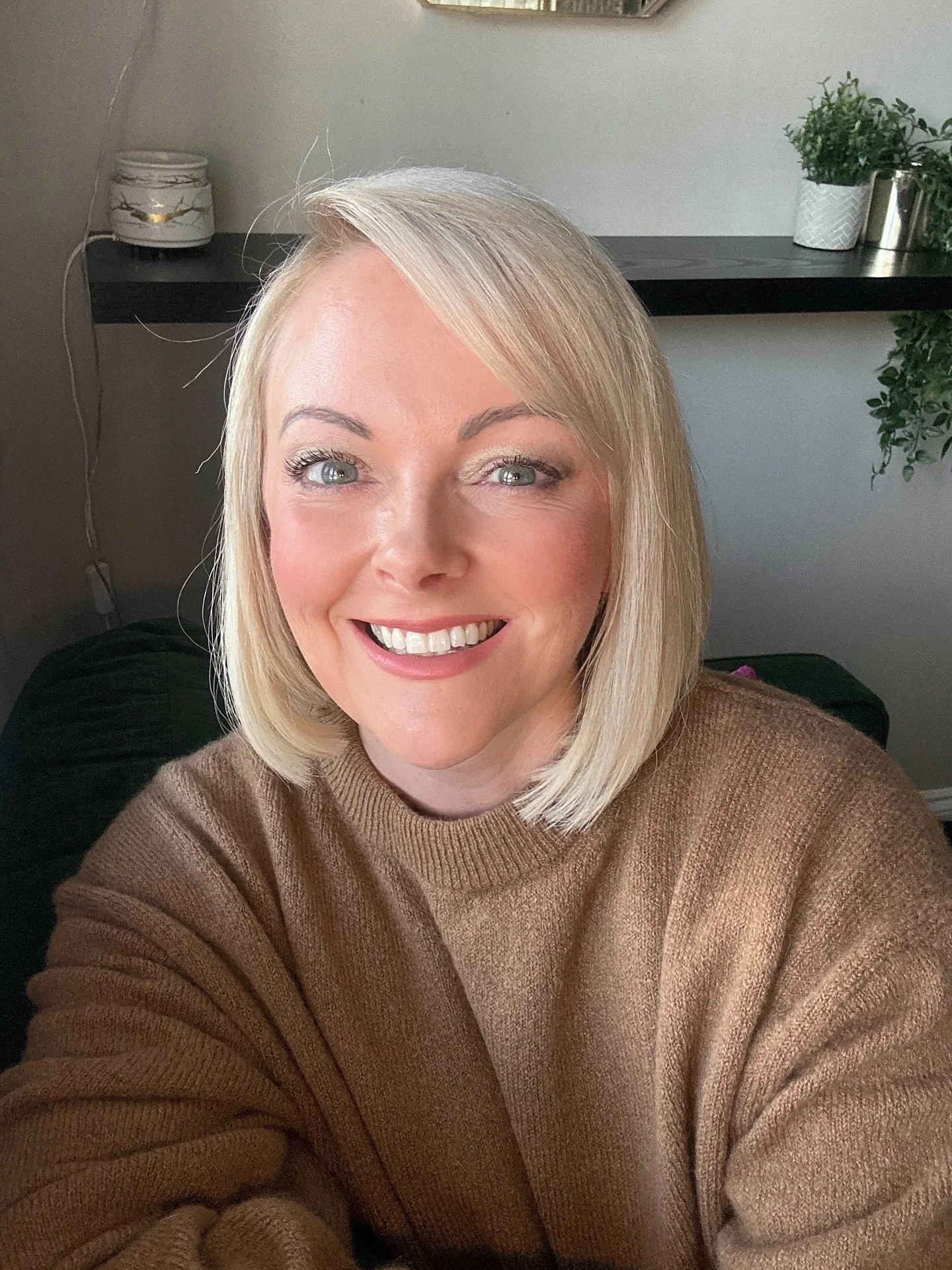 Happy Sunday all. Halloween tat has been removed but I&rsquo;ve not yet made the head space, let alone space for the tree 🎄 

Fully booked this week (thank you) you&rsquo;re free to join the waitlist on the booking link and you&rsquo;ll be notified 