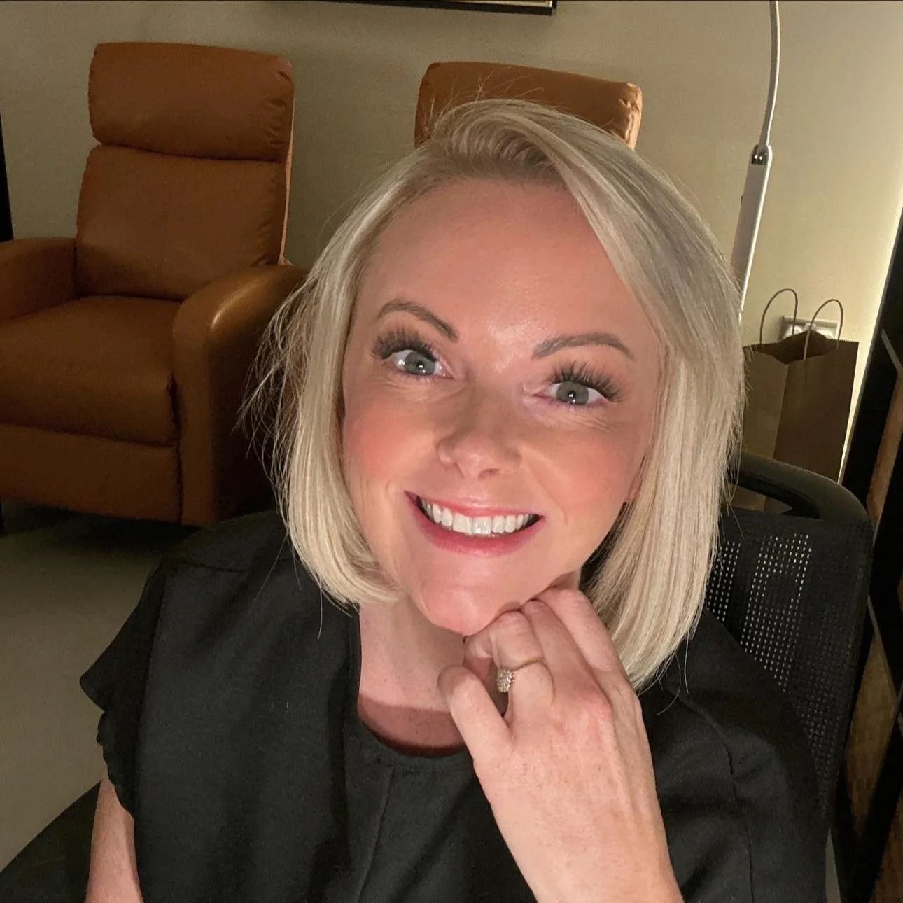 ✨ At The Pearly Bright, we&rsquo;re trained in cosmetic laser teeth whitening, the Naturawhite way 🦷💫

What does that mean? 

It&rsquo;s the only legal way for non-dentists which means:

❌ No blue dental barrier gel
❌ No cheek retractors
❌ No one t