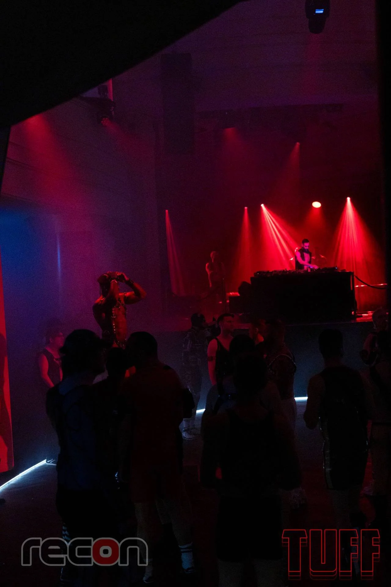 d759bd45-e3d2-4f4a-9ac6-91a5b93f15b6.jpg