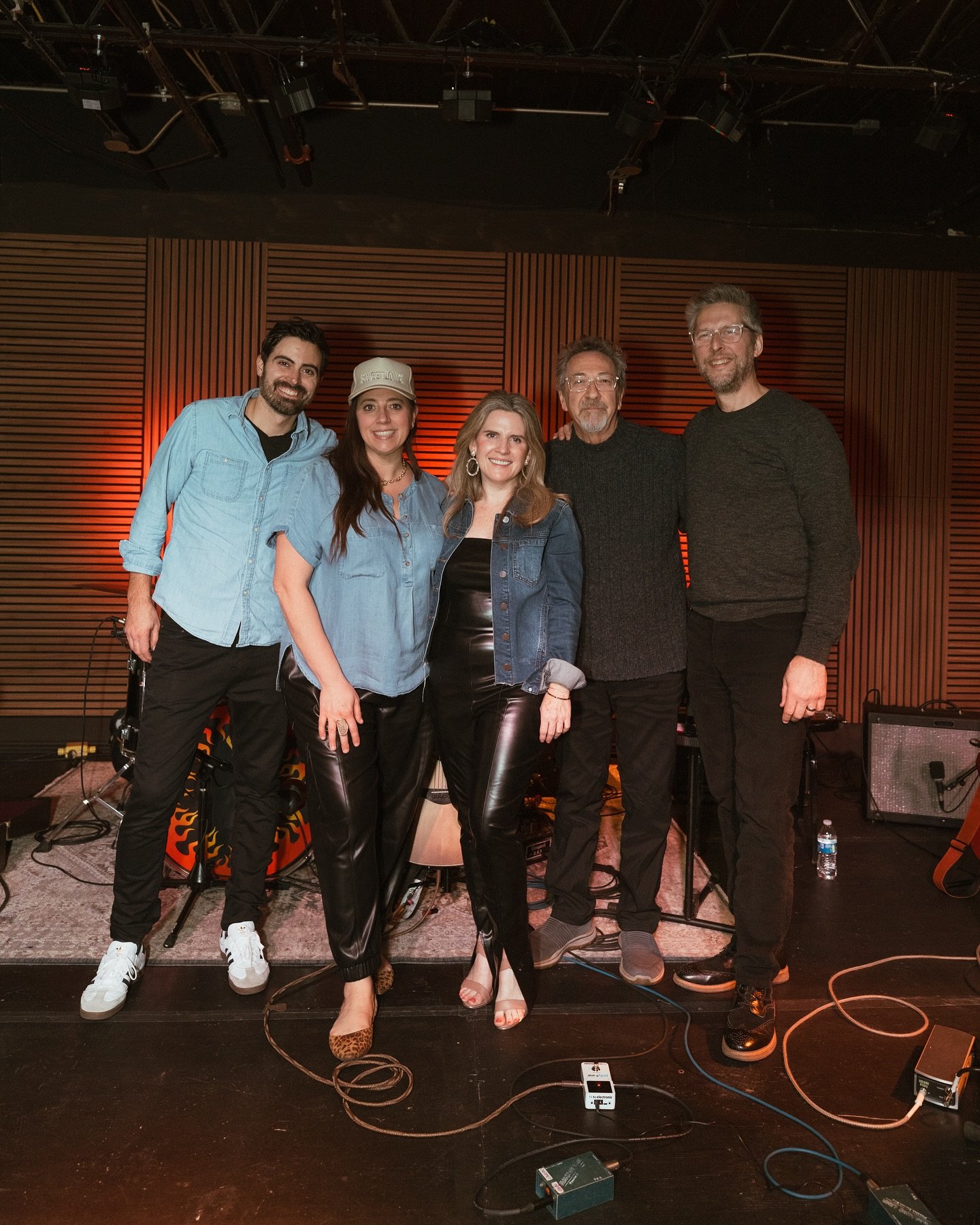 Spent a snowy Friday evening with @katherinenagymusic and a few talented friends at the new @turntableindy venue. Special guest @abbyplaysindy. 

#katherinenagymusic #turntableindy #concertphotography #eventphotography #content #creative #livemusic #