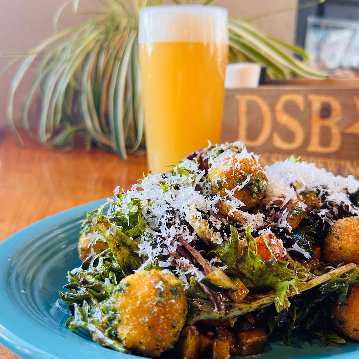 👨&zwj;🍳Atmosphere Kitchen specials👨&zwj;🍳

The sun is shining! 😎
Come hang at the beer garden and enjoy these specials and beautiful Winter wonderland views ❄️ 🏔️ 
 
Tacos 🌮 Short rib and shiitake, green pea guacamole, cabbage &amp; goat chees