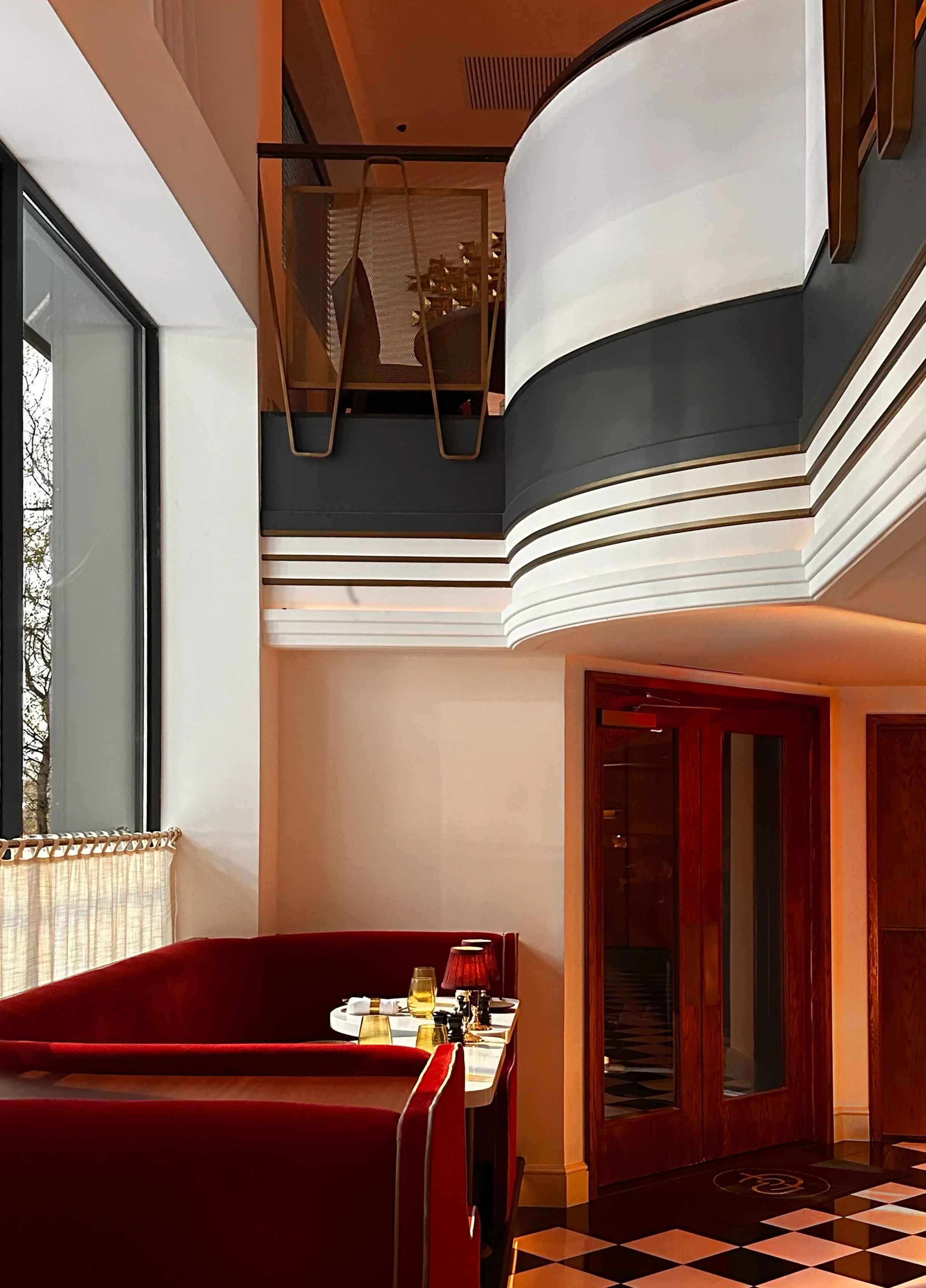 Martinique-Hotel_Press-Club_Front-Booth.jpg