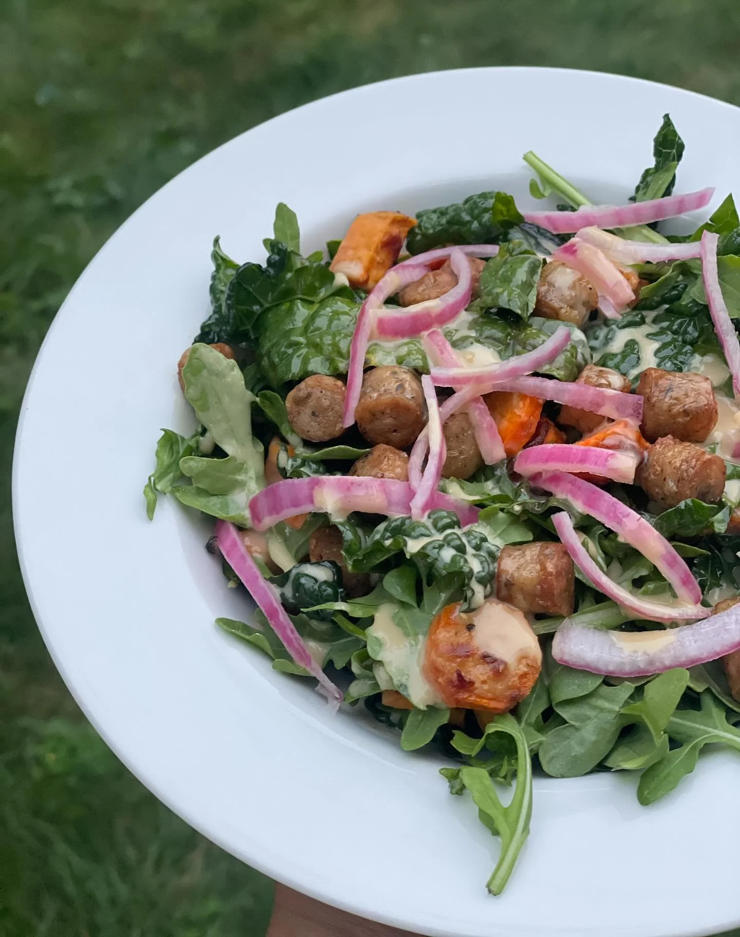 Sometimes you just need a bunch of greens and goodness.

 (Apple Bilinski's + pickled onions and a maple tahini dressing) ✨