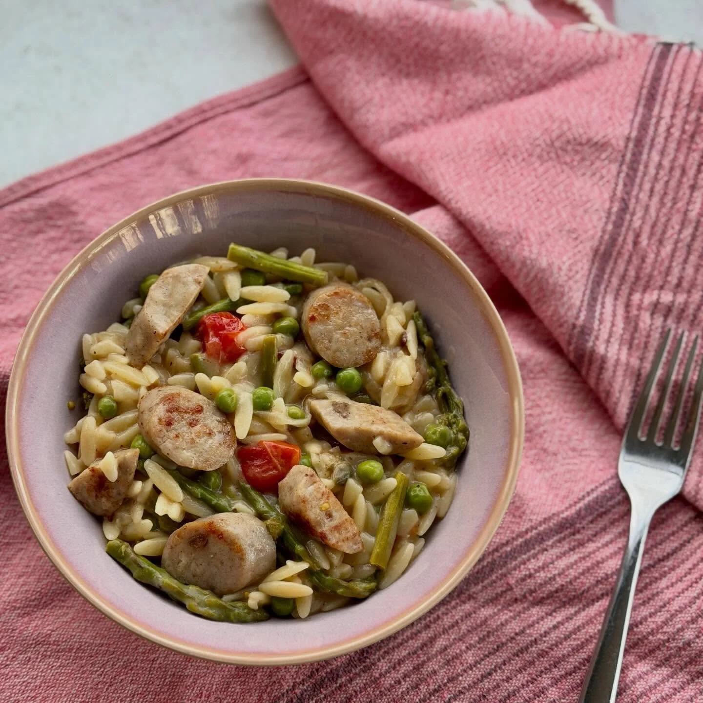 SPRING HAS SPRUNG! 🌸🌷🌼 

...and we're eating with the season! 

🌱Chicken &amp; Apple Bilinski's, orzo, cherry tomatoes, peas and asparagus in a creamy lemon garlic sauce.