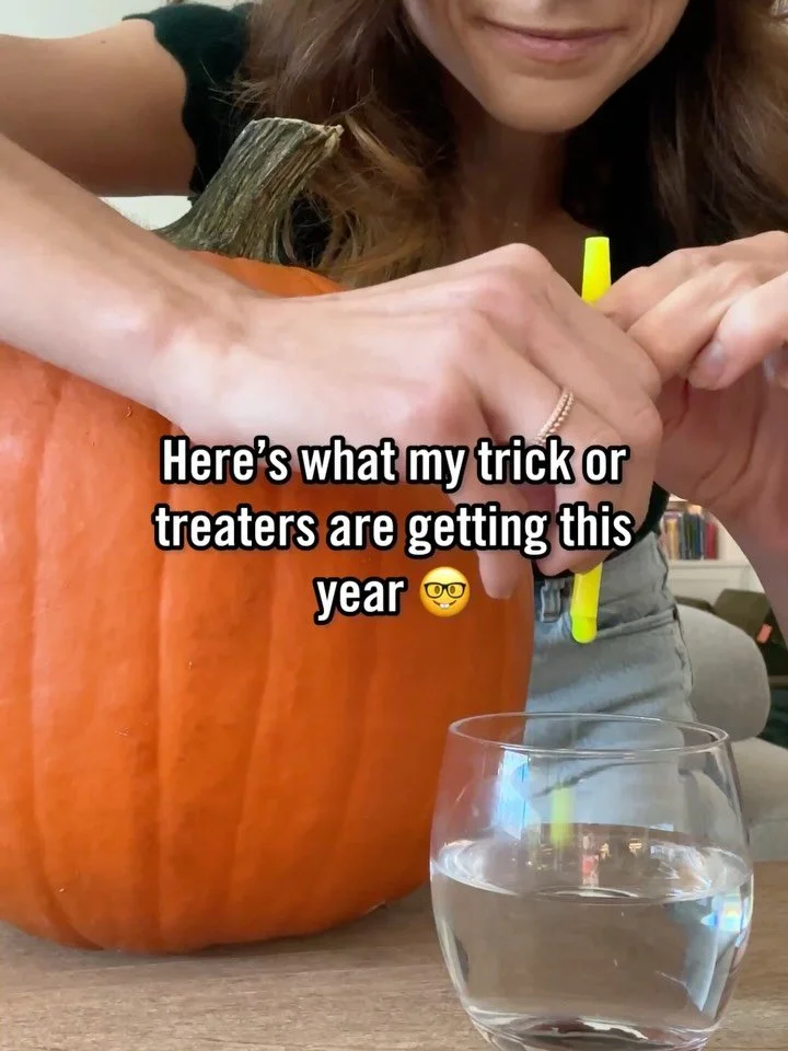 Comment LINK for the link to get these digital downloads that you print at home. 🎃
 
✅ last minute goodie bag add-ins
✅ allergy friendly
✅ alternative to candy

The way I use these is by printing them off and including them in little bags with stick