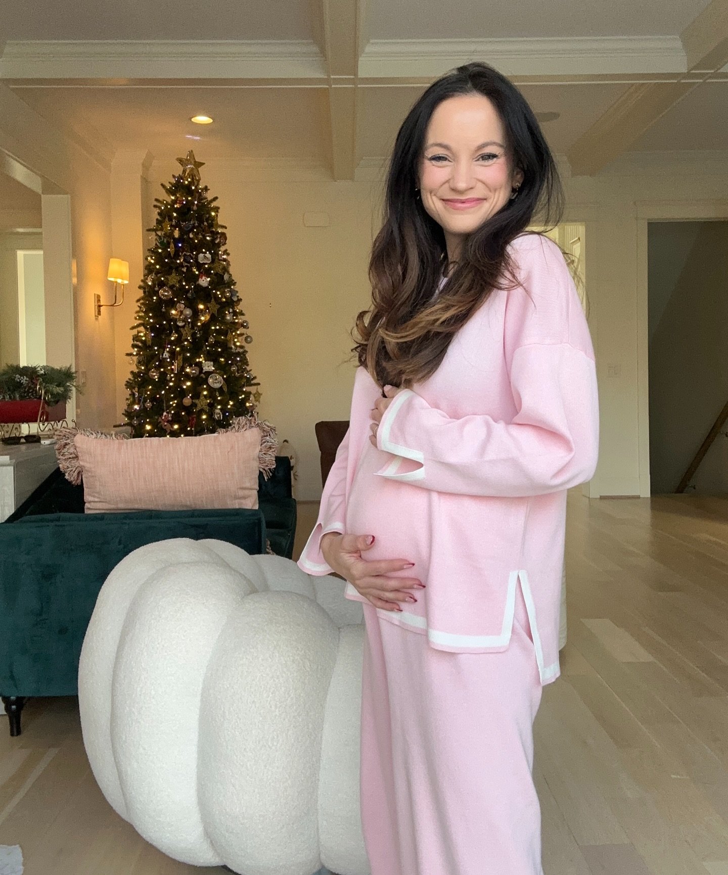 Cats outta the bag! Over halfway there 🥰 Thank you all so much for the love and support 🫶🏻

Answered some AMAs in my stories🥳