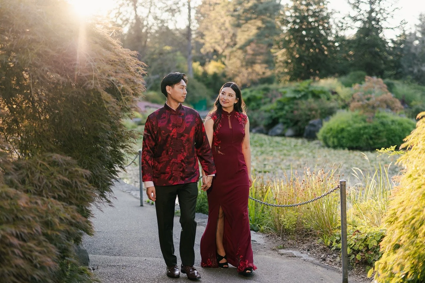 Sunday evenings are meant for mahjong nights 😋

More fun takes from J &amp; L&rsquo;s late summer wedding day.

#coupleswhomahjongtogetherstaytogether

Wedding management/Coordinator: @joyfulevents.ca 
Venue: @vandusengarden 
Florals: @southland.flo
