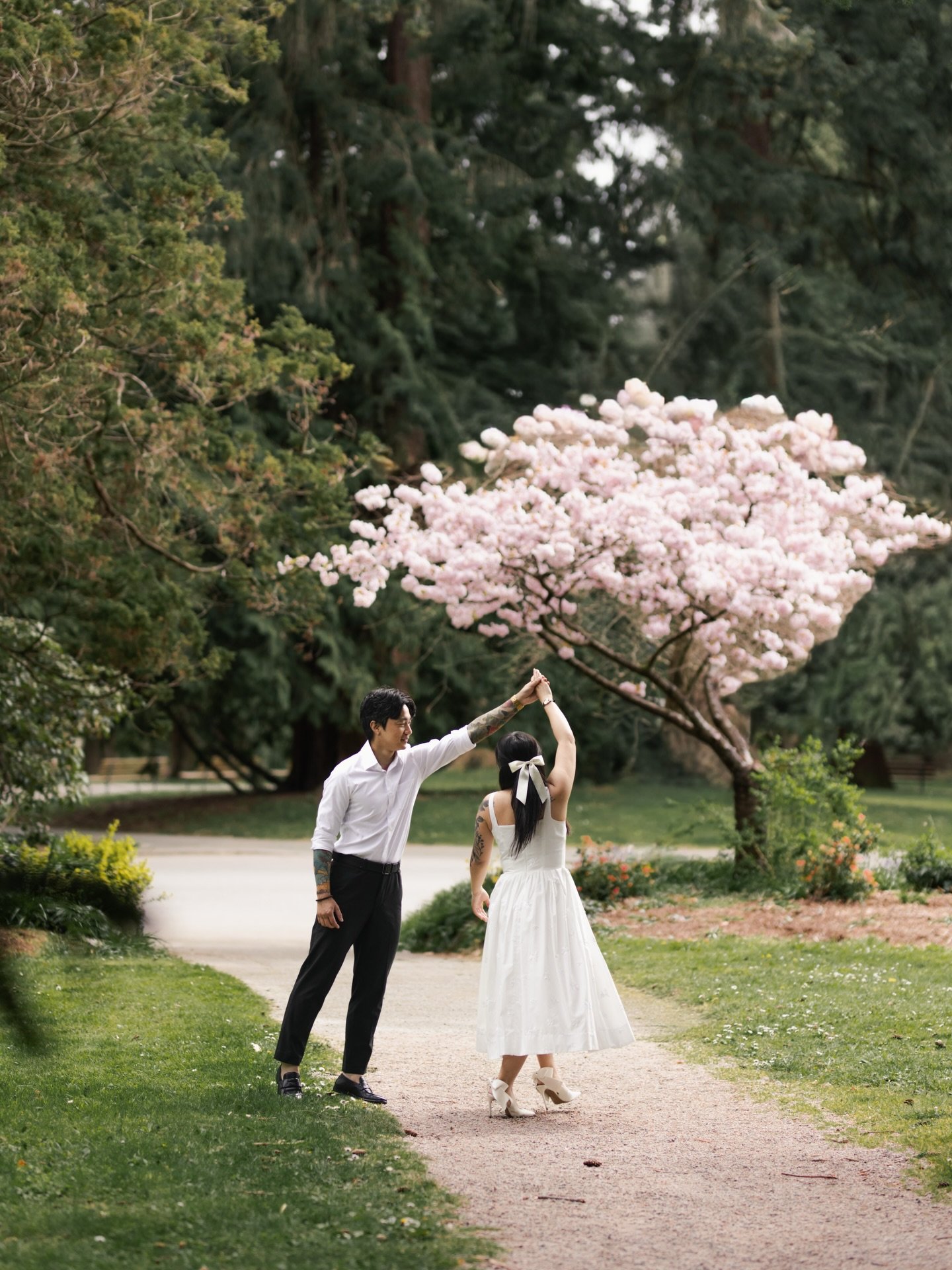 TGIF ✨ T &amp; J here reminding us it&rsquo;s time to dilly dally!

#engagementsession #vancouverengagement #vancouverweddingphotographer #engagementphotography