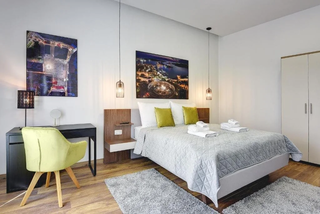 普拉 D&A Central Luxury Apartments 的房間，乾淨又明亮。