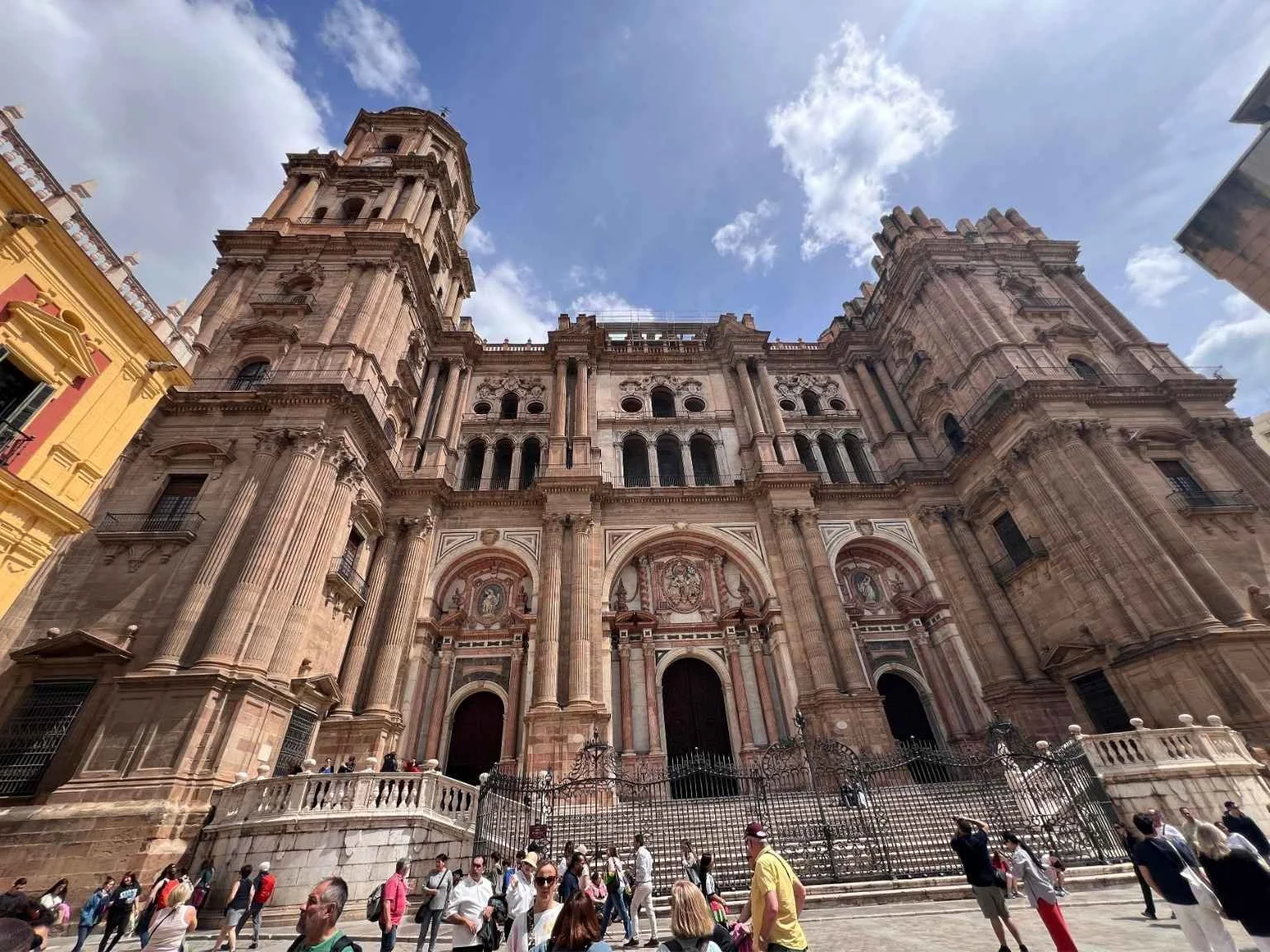 馬拉加主教教堂外觀壯觀宏偉，是老城區的重要地標。