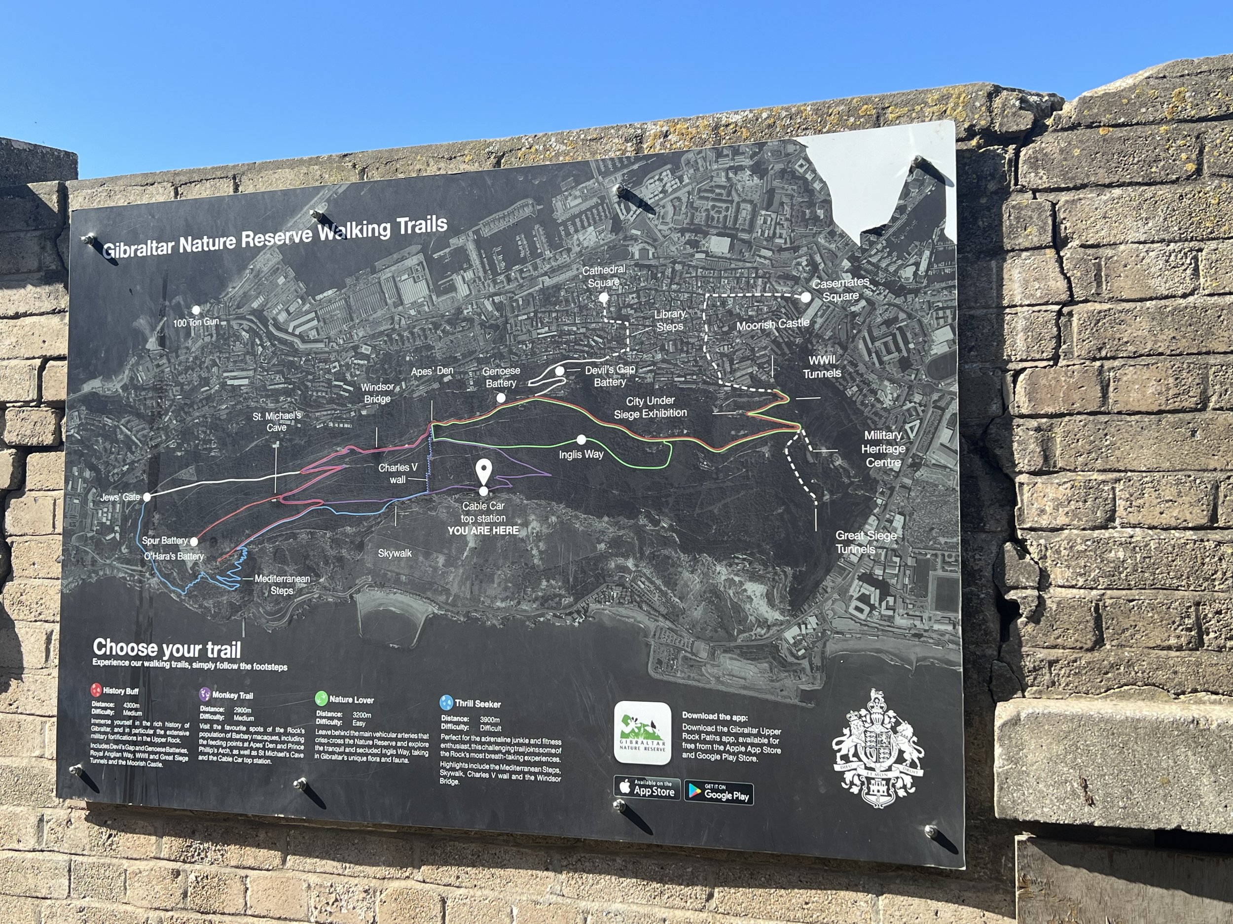 直布羅陀自然保護區健行路線圖，標示主要步道與景點