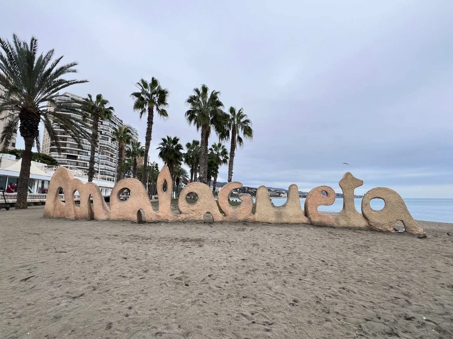 馬拉加市區的 Playa la Malagueta 沙灘，適合散步與看海。