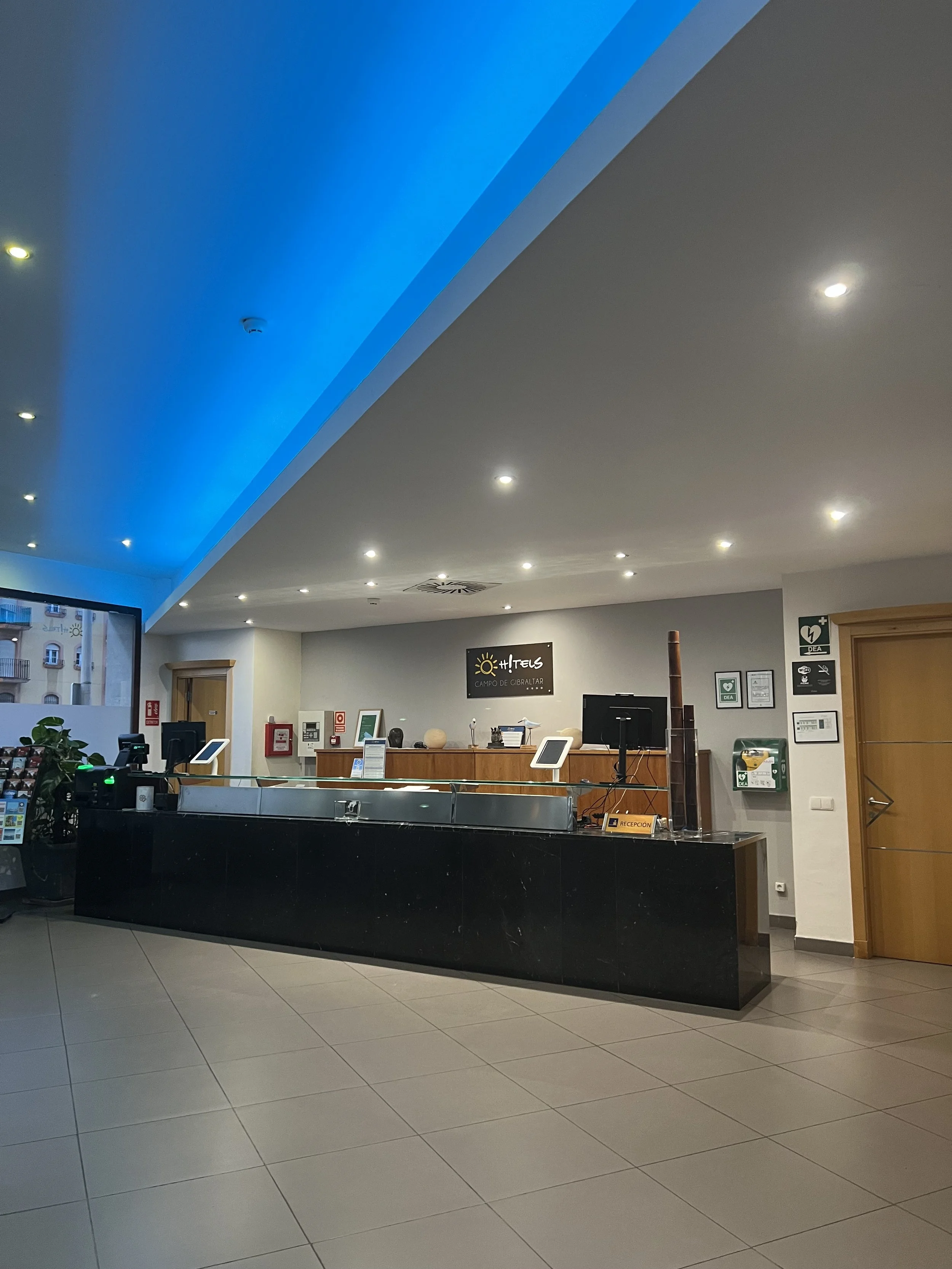 直布羅陀 住宿推薦 住在西班牙土地上 Ohtels Campo de Gibraltar 飯店大廳