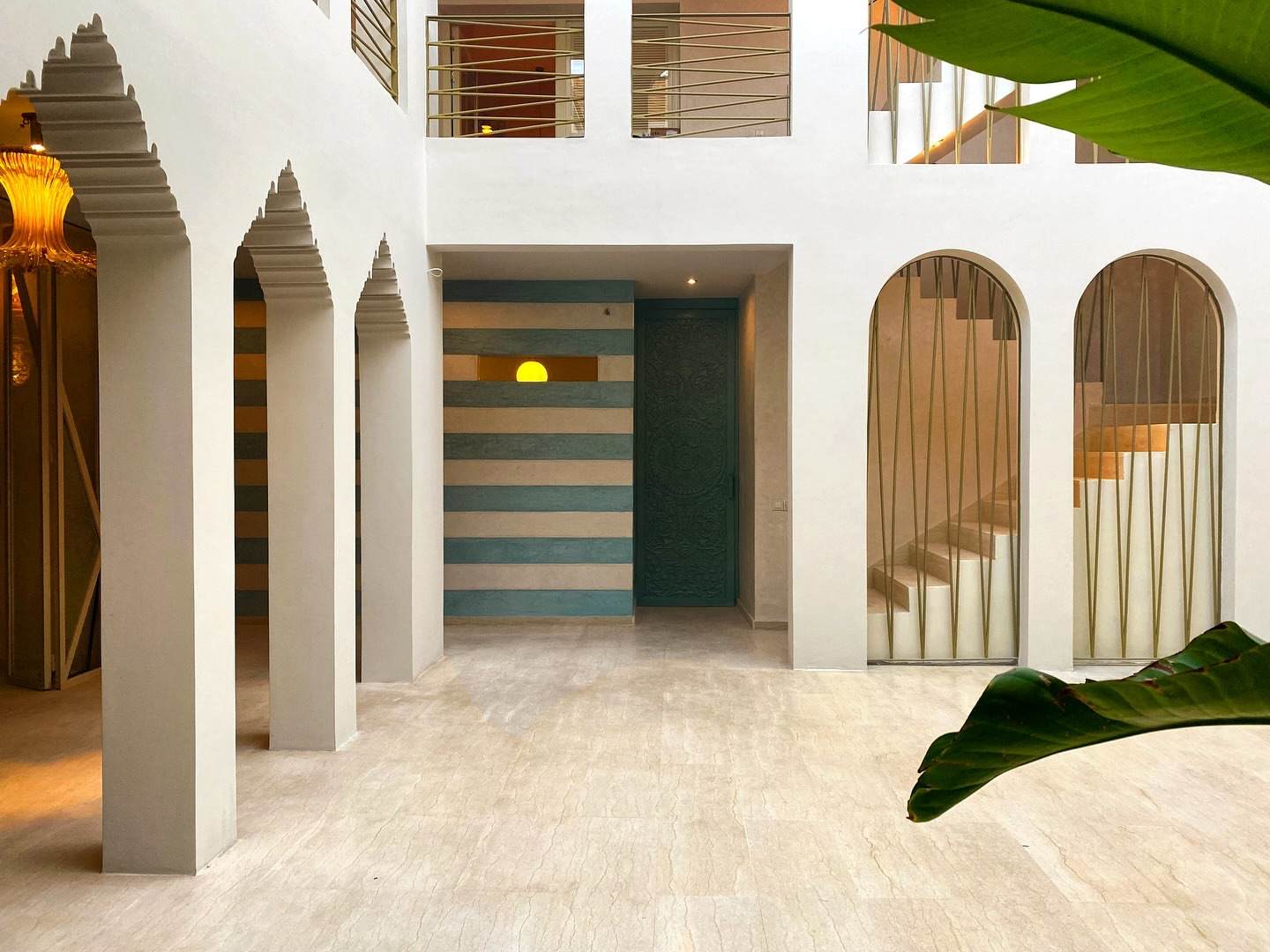 馬拉喀什特色住宿 Riad Romeo 的大廳，設計感十足，非常有風格。