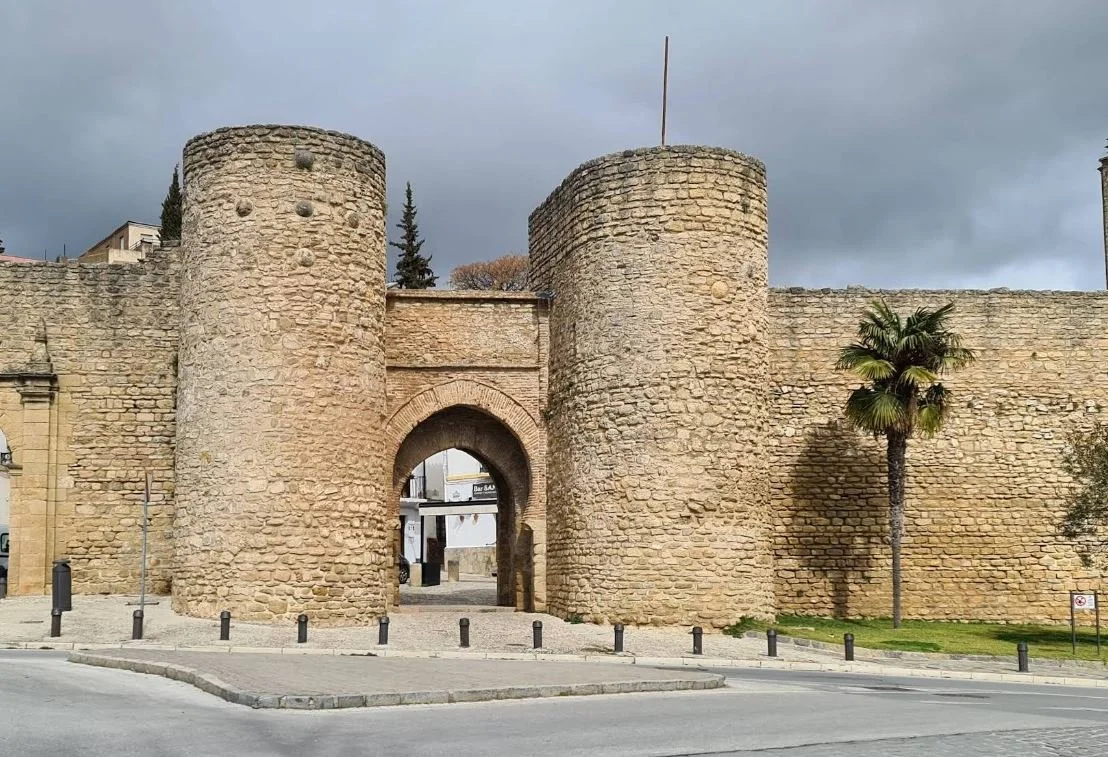 隆達阿拉伯之門與城牆遺跡,通往舊城區的歷史入口