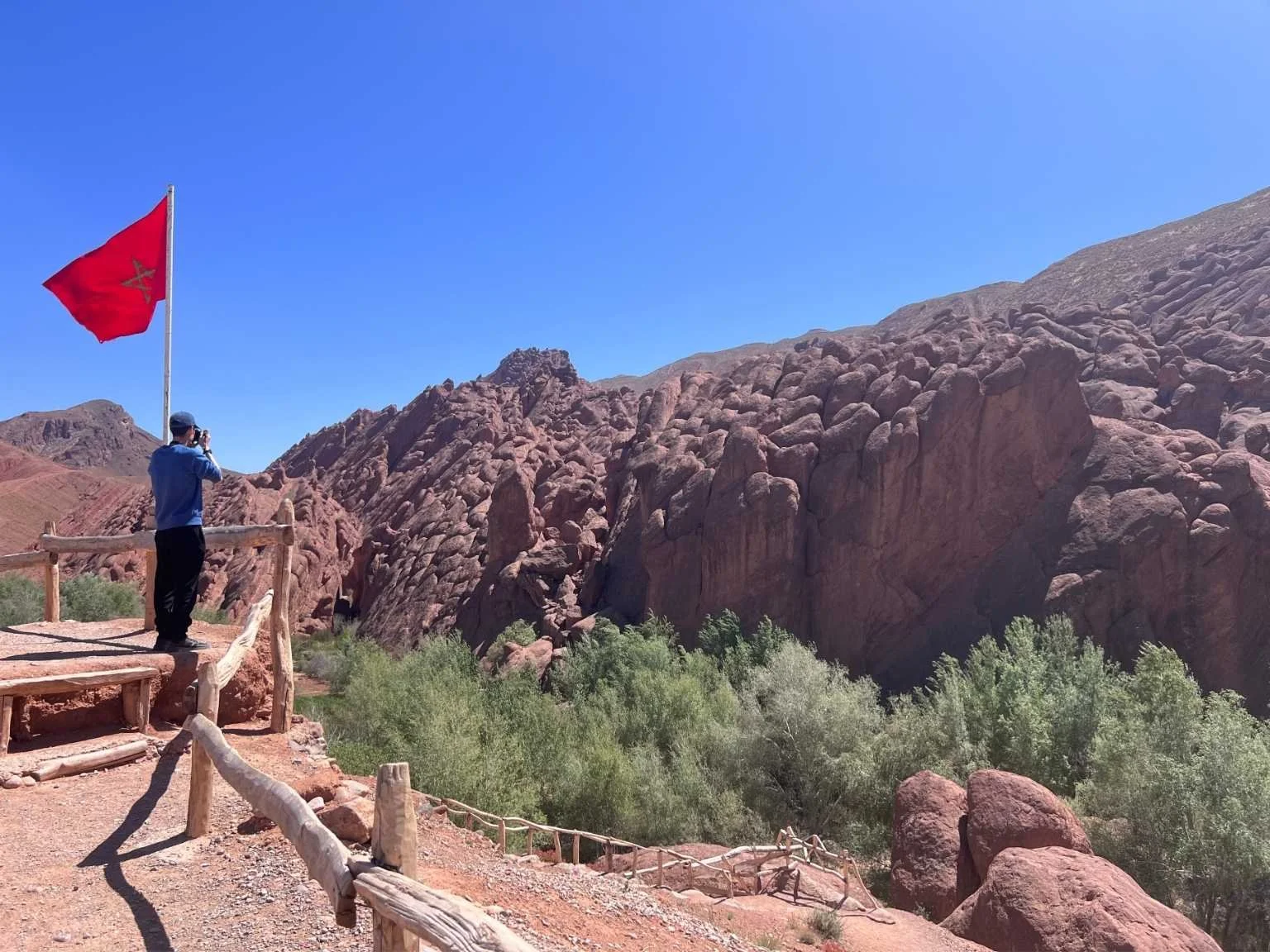 摩洛哥開車自駕中途停留景點 Monkey Fingers，特殊的風蝕岩石地形。