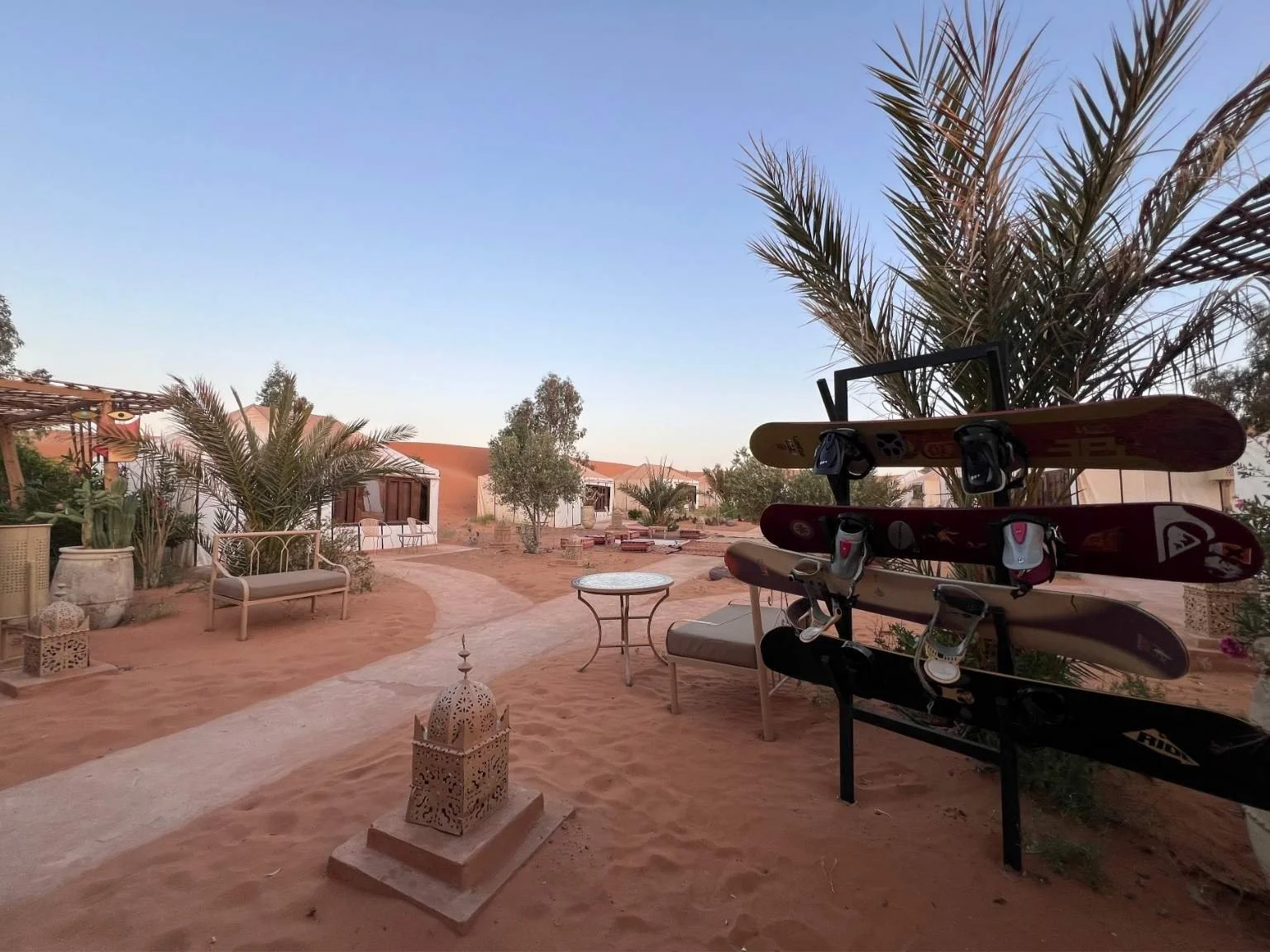 摩洛哥撒哈拉沙漠帳篷住宿與滑沙體驗，是沙漠團的經典行程。