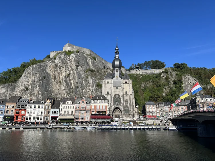 【比利時自由行】迪南 Dinant 一日遊行程推薦｜從布魯塞爾出發的夢幻小鎮攻略 — Travel with Erin