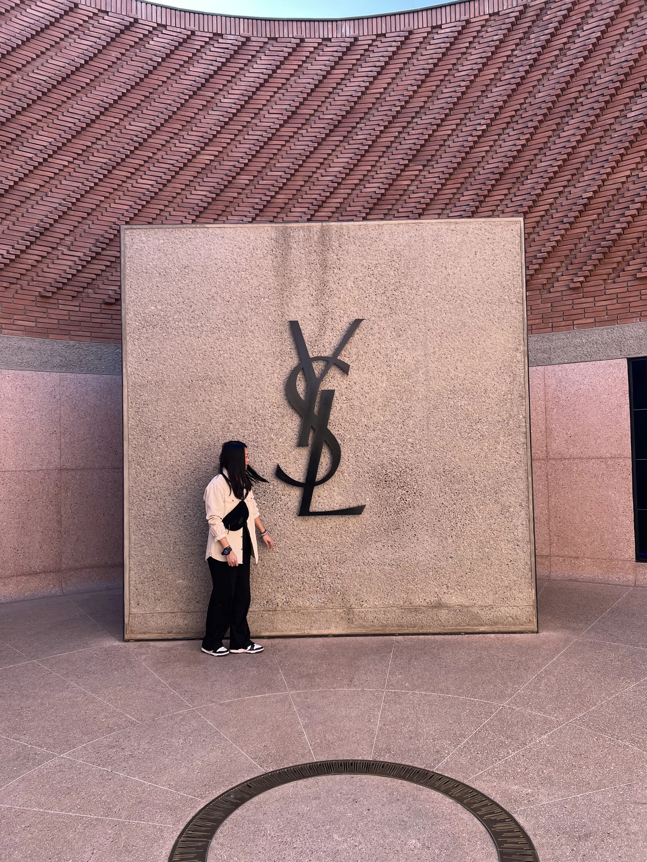 馬拉喀什新城區 YSL 博物館門口著名的拍照地標。