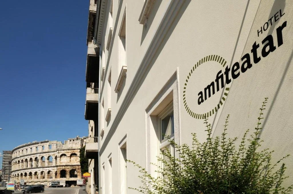 普拉推薦住宿 Hotel Amfiteatar 外觀，位置靠近圓形競技場。