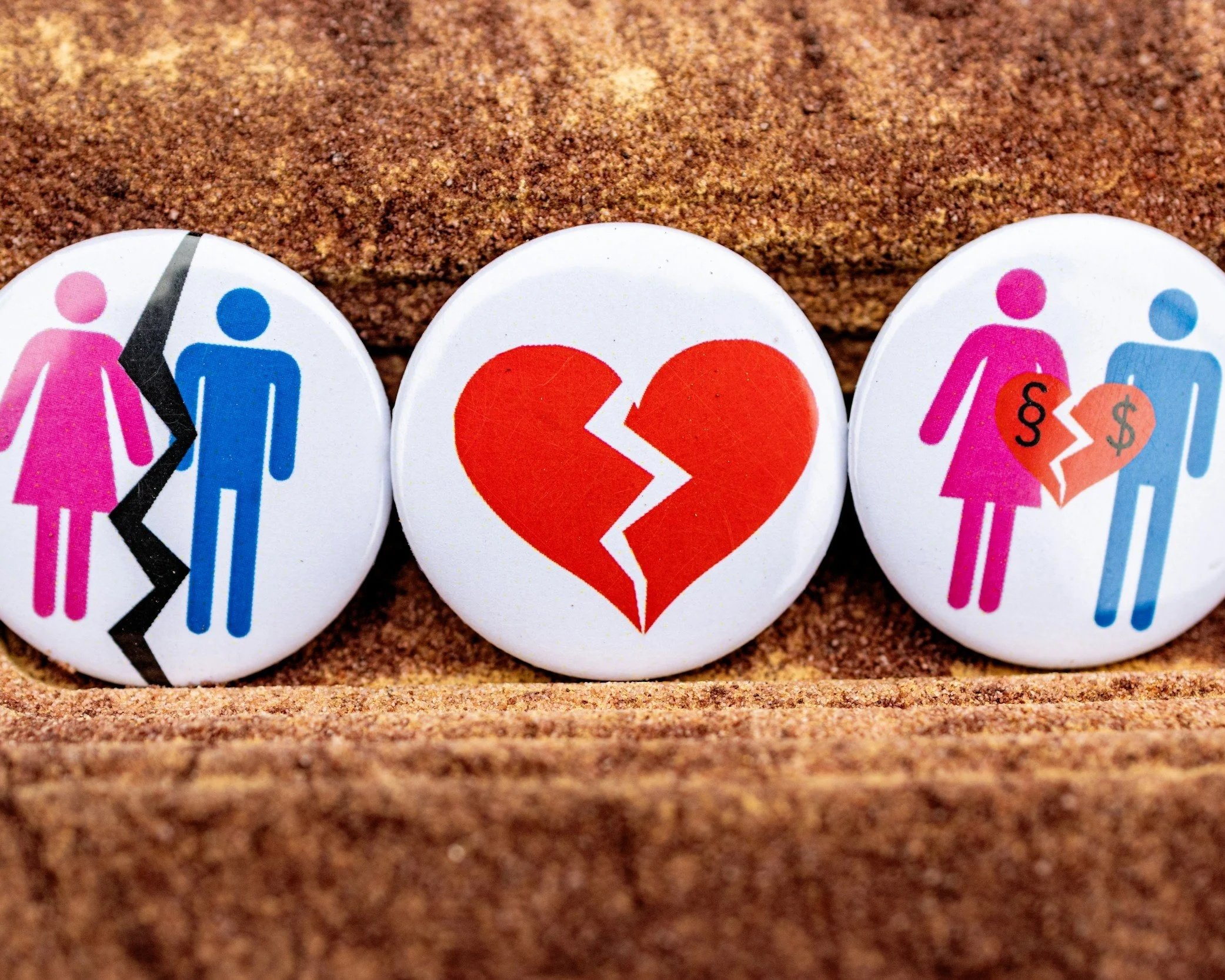 broken family icons representing conflict and control after separation