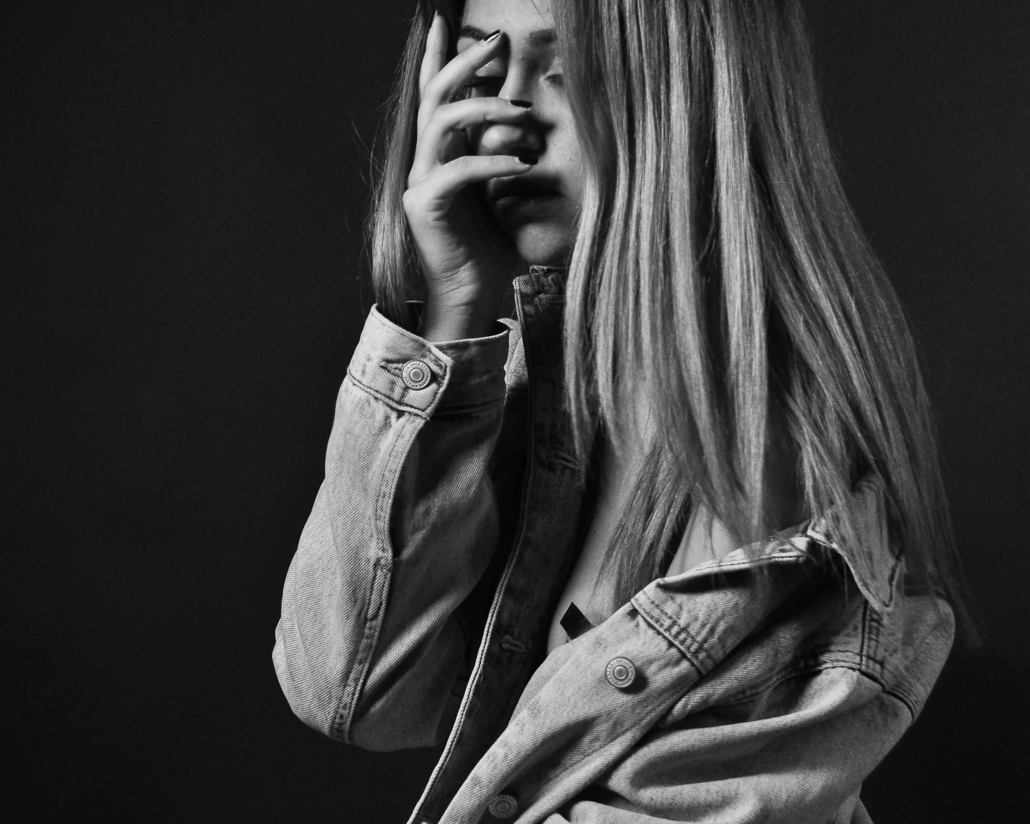 Woman in distress representing the emotional impact of toxic shame and low self-worth