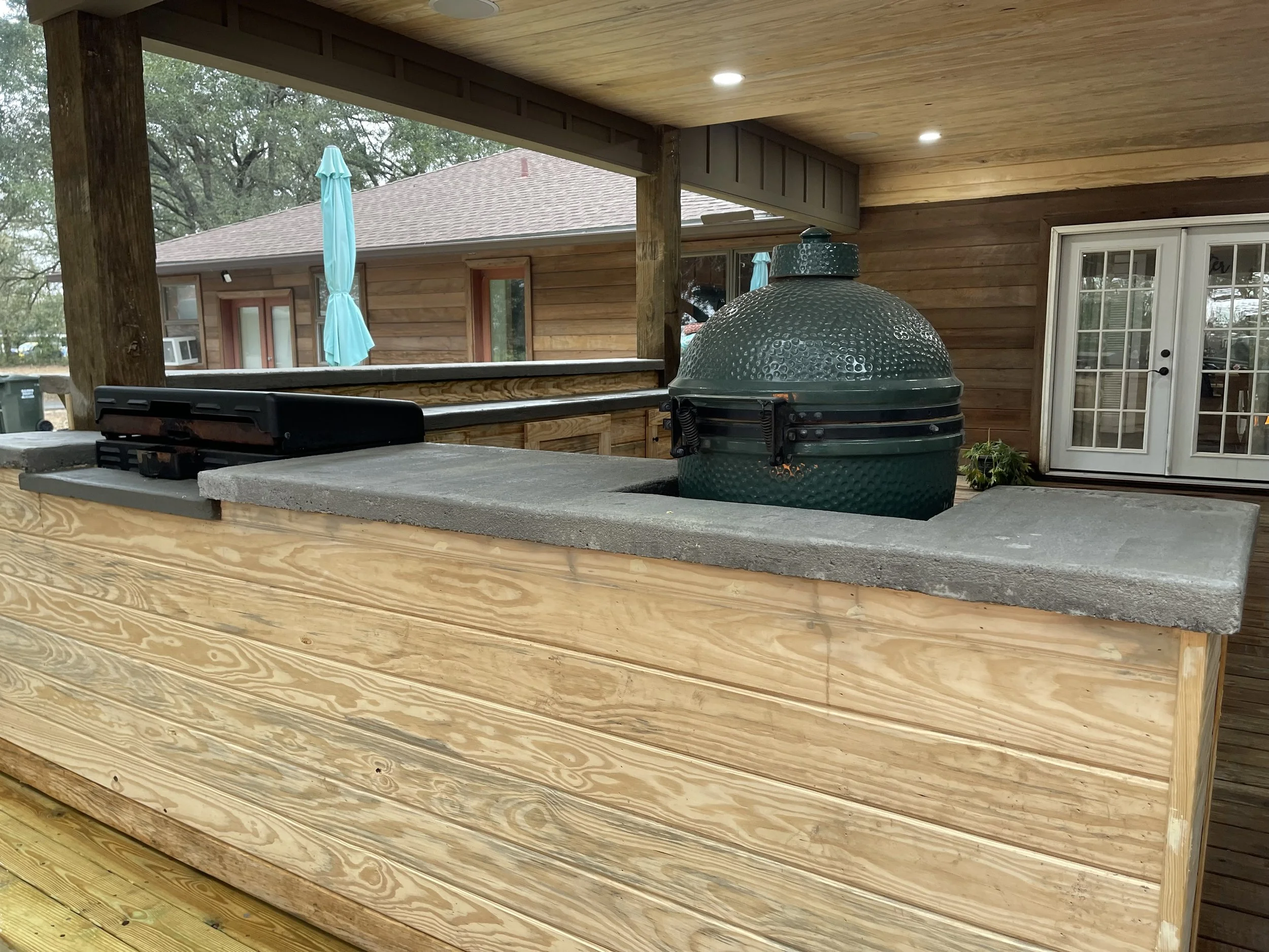 Modern And Sleek Finish Outdoor Kitchen Remodel in Robertsdale, AL by Sovine Construction project photo 13
