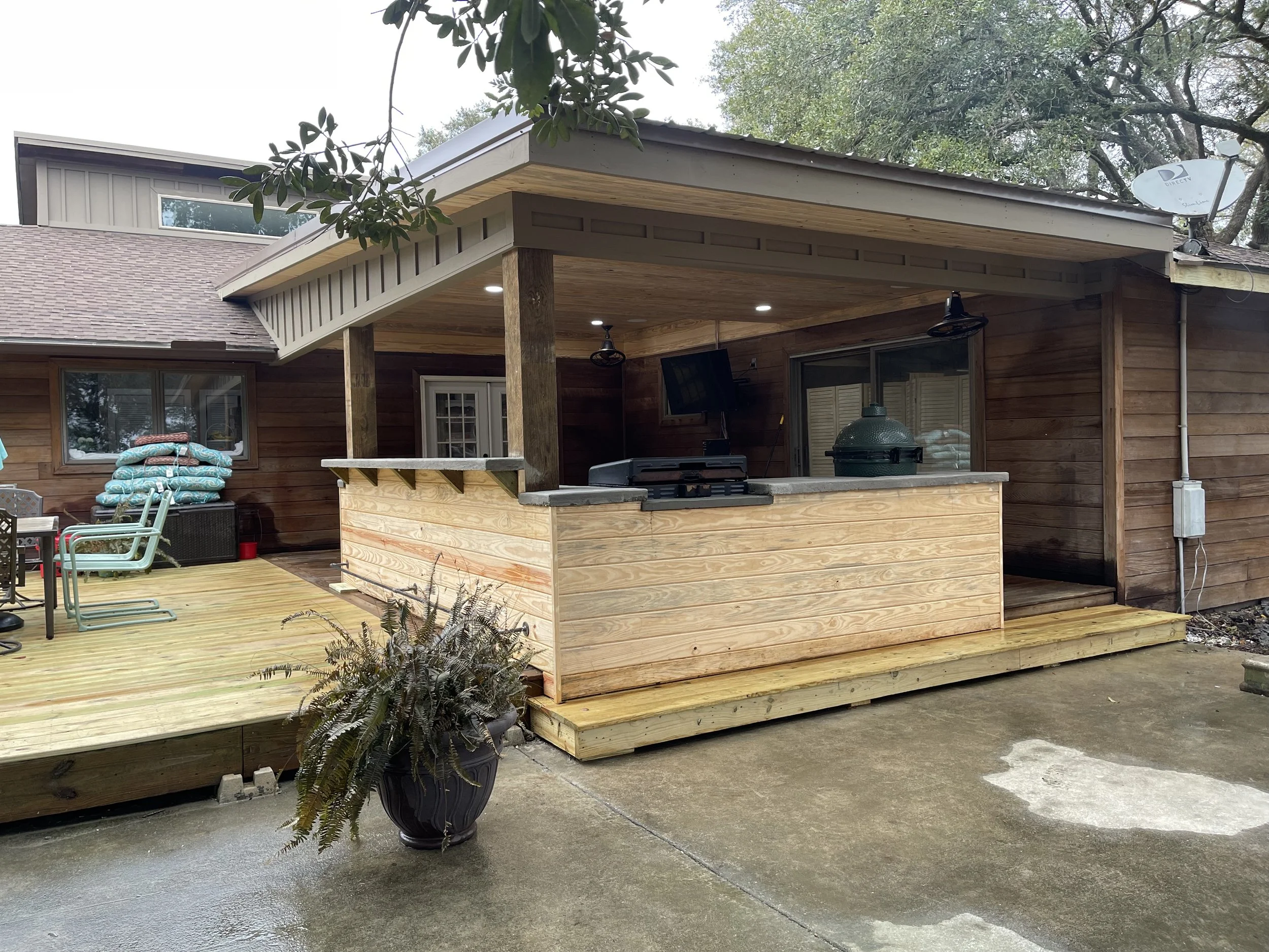 Modern And Sleek Finish Outdoor Kitchen Remodel in Robertsdale, AL by Sovine Construction project photo 12