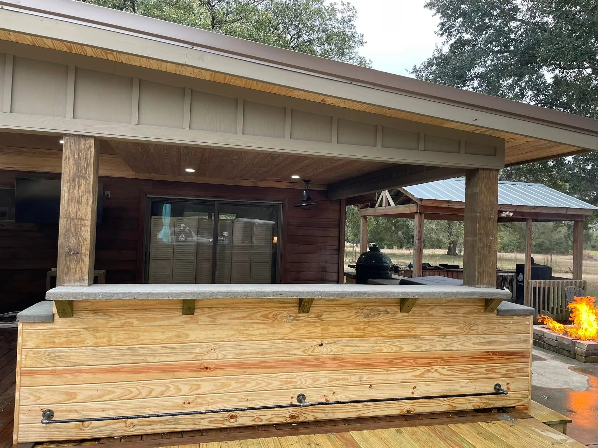 Modern And Sleek Finish Outdoor Kitchen Remodel in Robertsdale, AL by Sovine Construction project photo 7