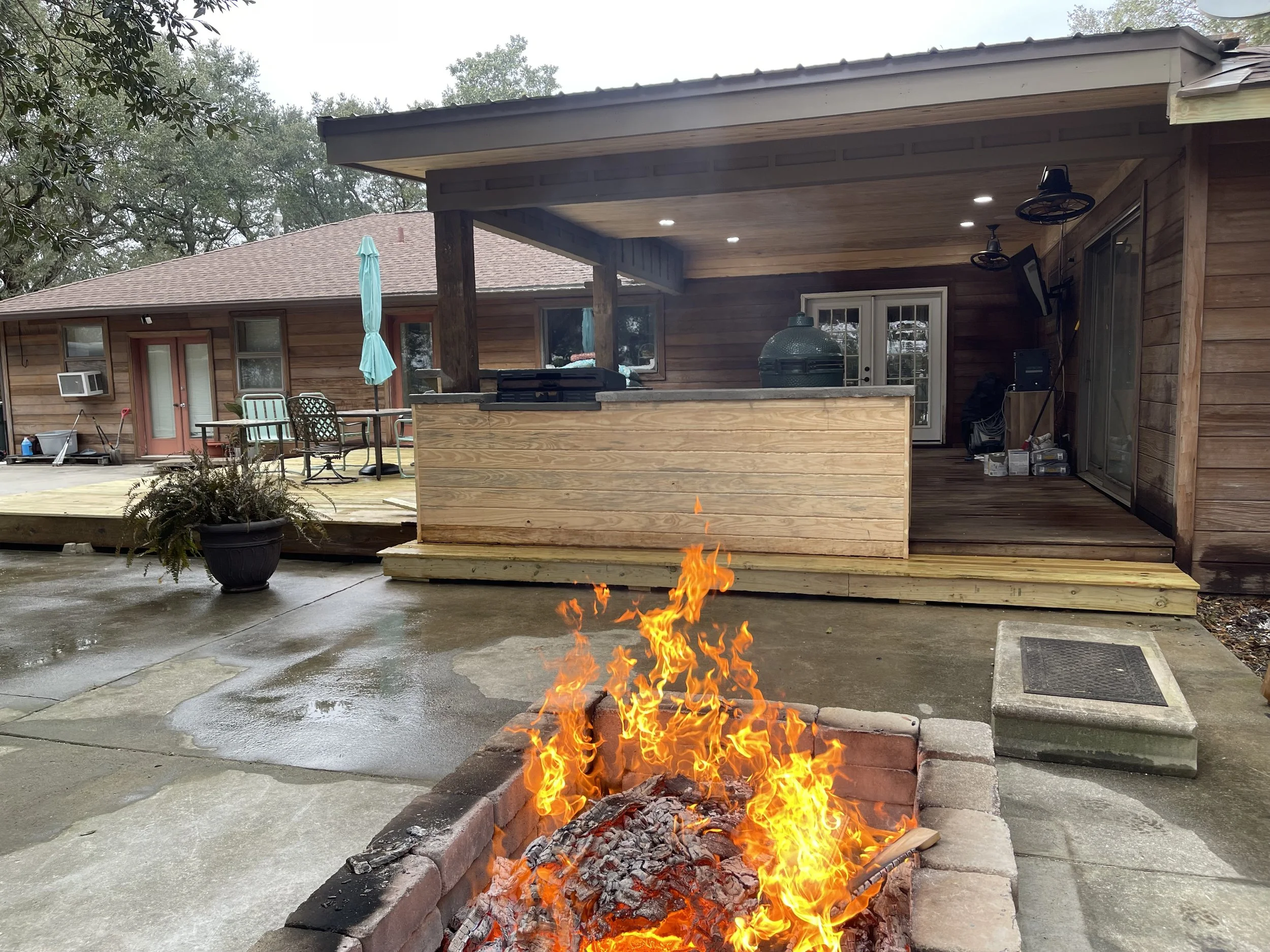Modern And Sleek Finish Outdoor Kitchen Remodel in Robertsdale, AL by Sovine Construction project photo 10