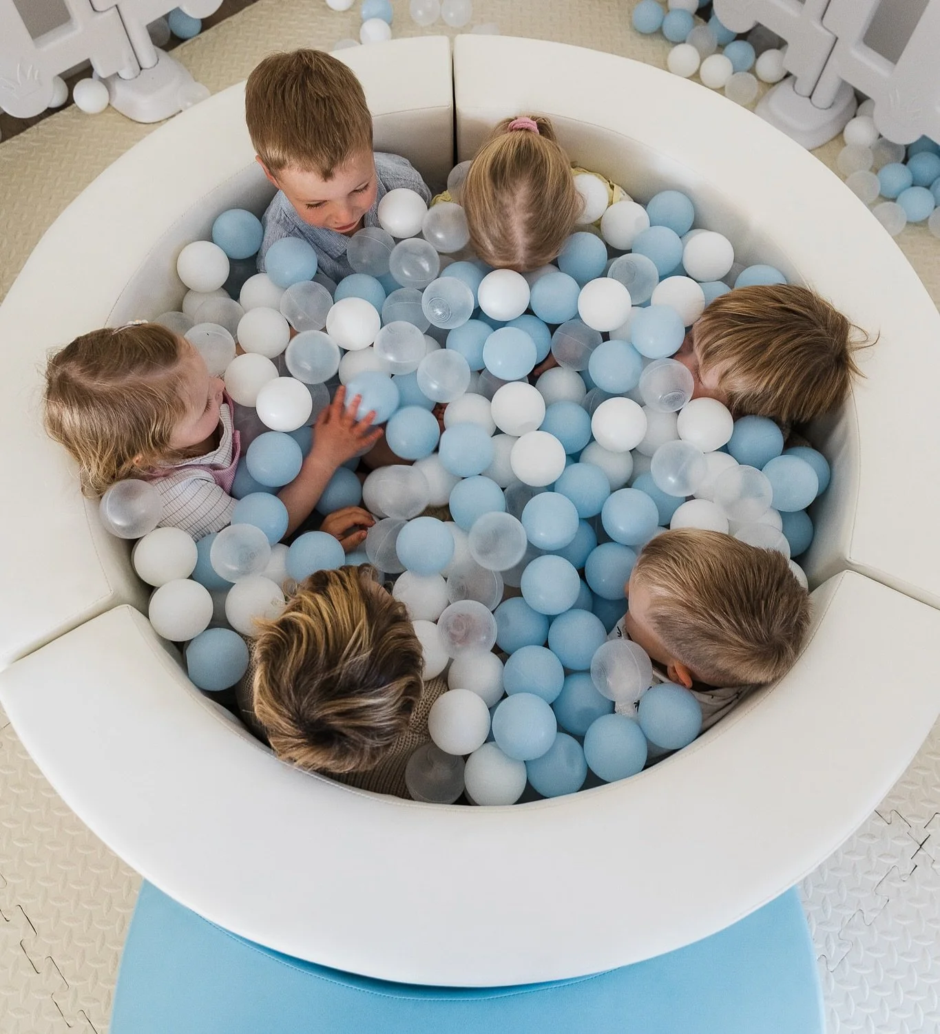 How many friends can you fit into our ball pits? The kids always have such a FUN time in these! 🤗😝

#evalasting #evalastingplay #softplay #ballpits #bouncycastles #partyhire #kidsparties #kidsbirthdays #kidsevents #partyideas #birthdayideas #hawkes