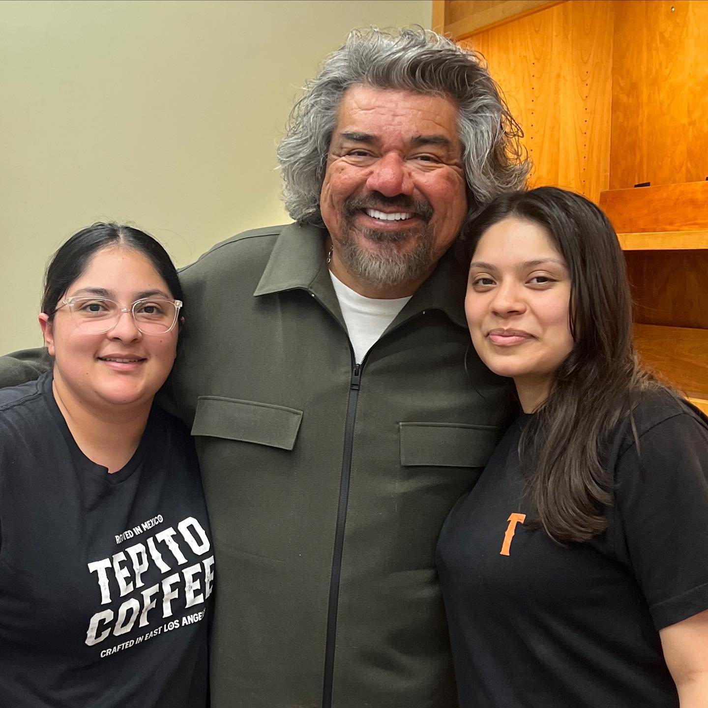 📸 Look who we bumped into at Vroman&rsquo;s today! 
The one and only George Lopez, signing copies of his latest children&rsquo;s book, &lsquo;ChupaCarter and the Screaming Sombrero&rsquo;. 

Come through for some cafecito, have a warm pastry and pic