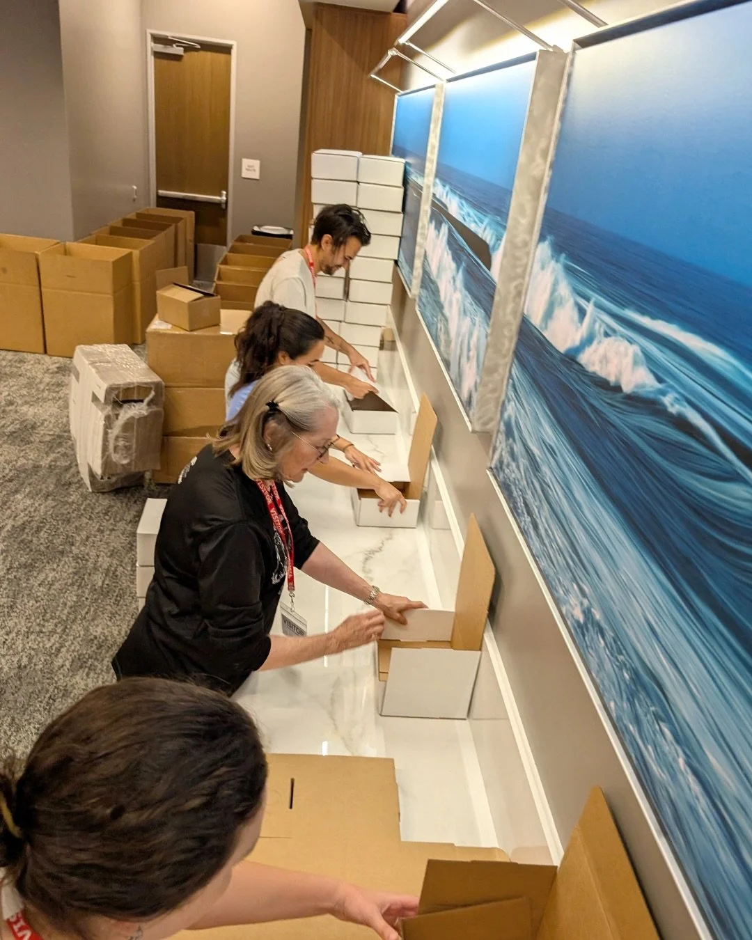 ❤️ Last month, our Education Team visited @pacificlife to assemble kits for our Give Back Program, Healing Seals. Their team helped us build 287 Ocean Discovery Kits- all going to 17 hospitals nationwide!

Healing Seals is a free, interactive, and ed