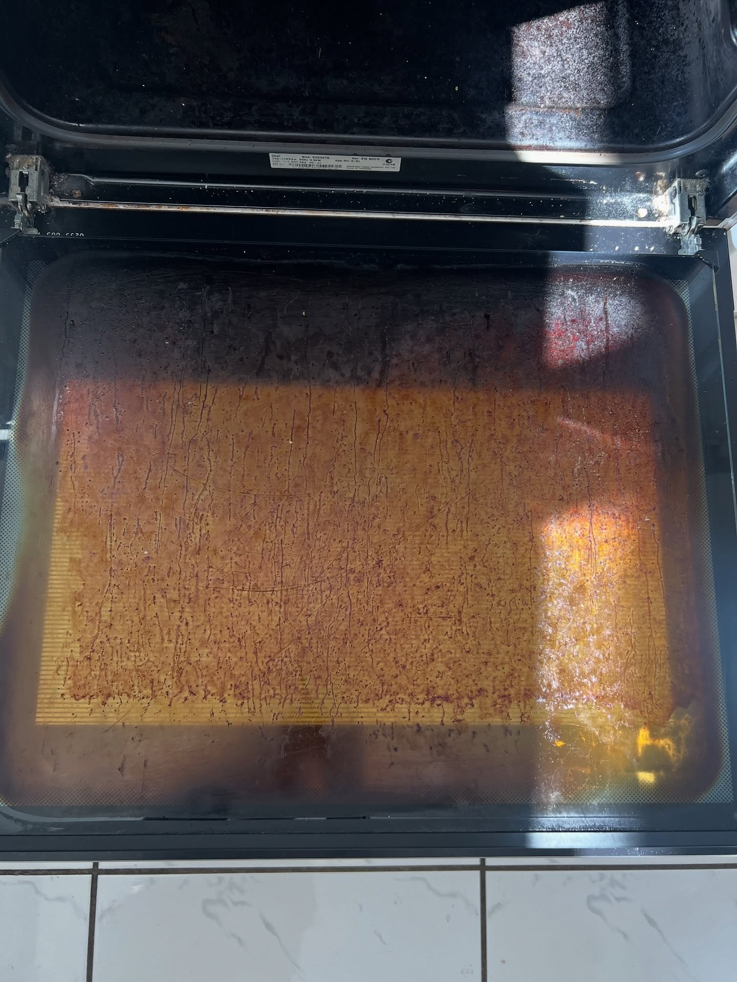 Swipe to see the real magic ✨ One professional oven clean later and it&rsquo;s like brand new again!

#oven #clean #buildup #pristine #clean #strathmore #melbourne #springclean #ovenbaked #cleanliving #cleaningservices