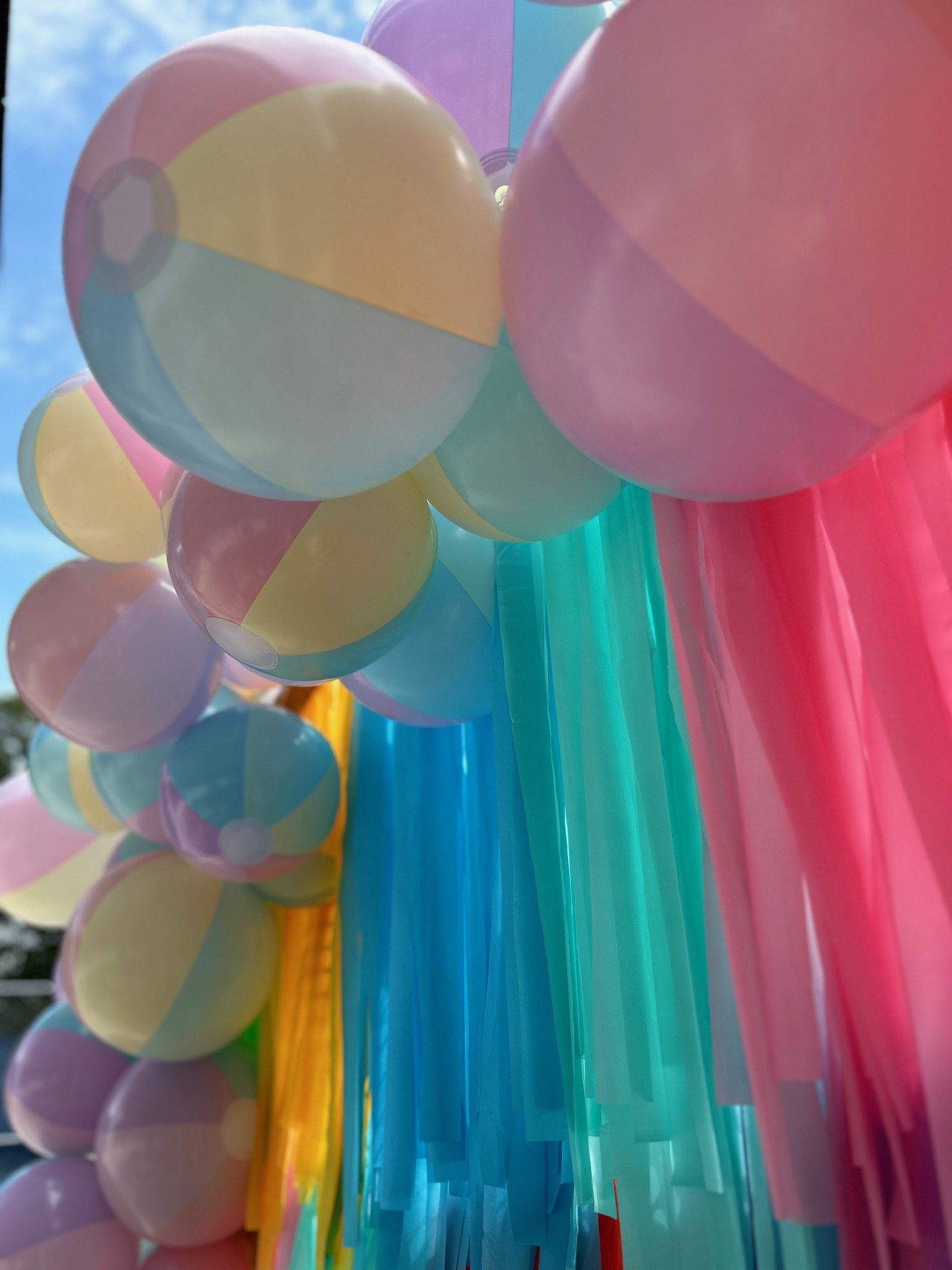 Beach_balls_backdrop_summer_balloons_Maryland_Severna Park.jpg