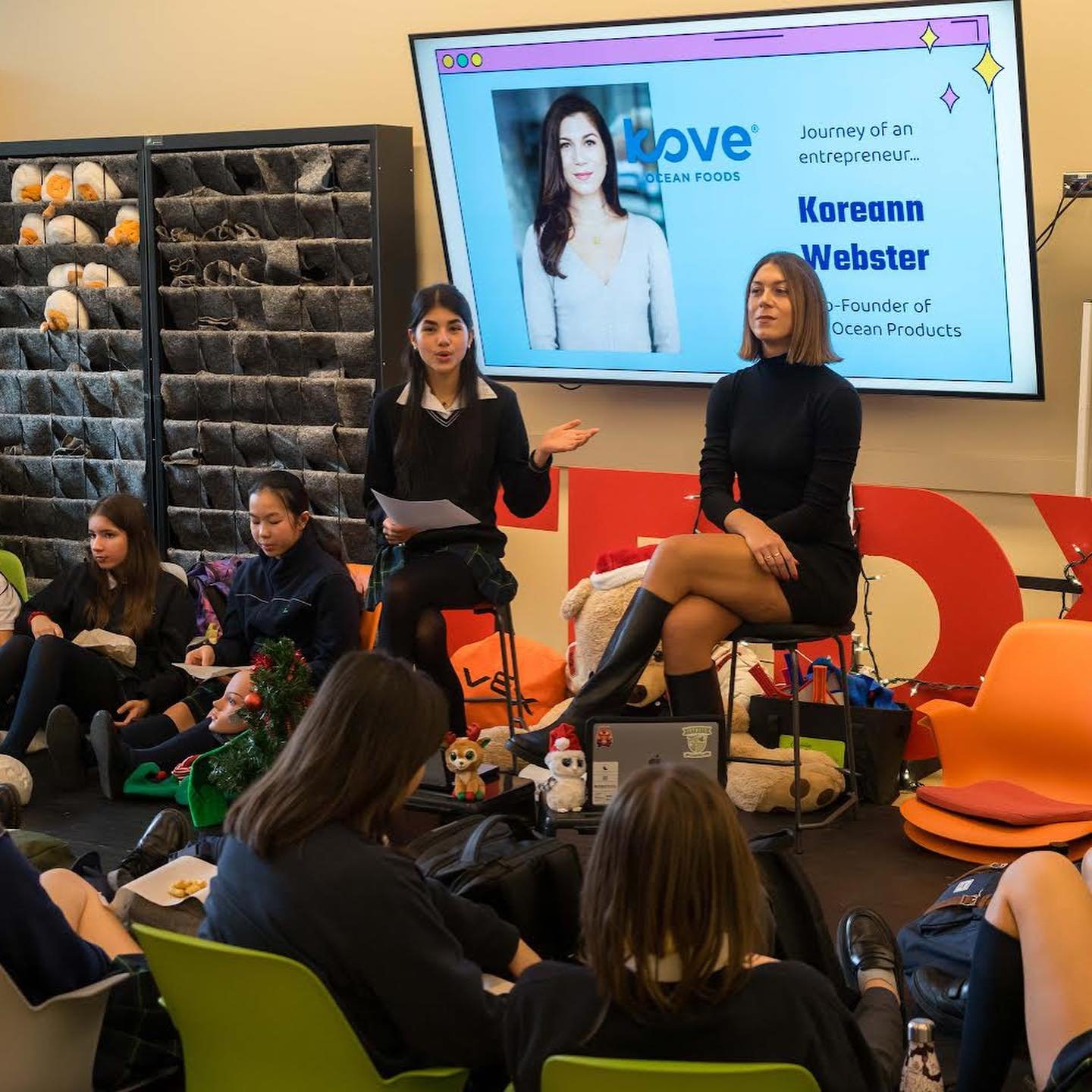 Last week, @yasminkahkesh had the honour of hosting a STUDENTpreneurs Live interview with the Co-Owner of @Kove, Korean Webster at @croftonhouseschool! 🌊🪸✨

Korean, thank you for joining us and sharing your entrepreneurial journey, advice, and deli
