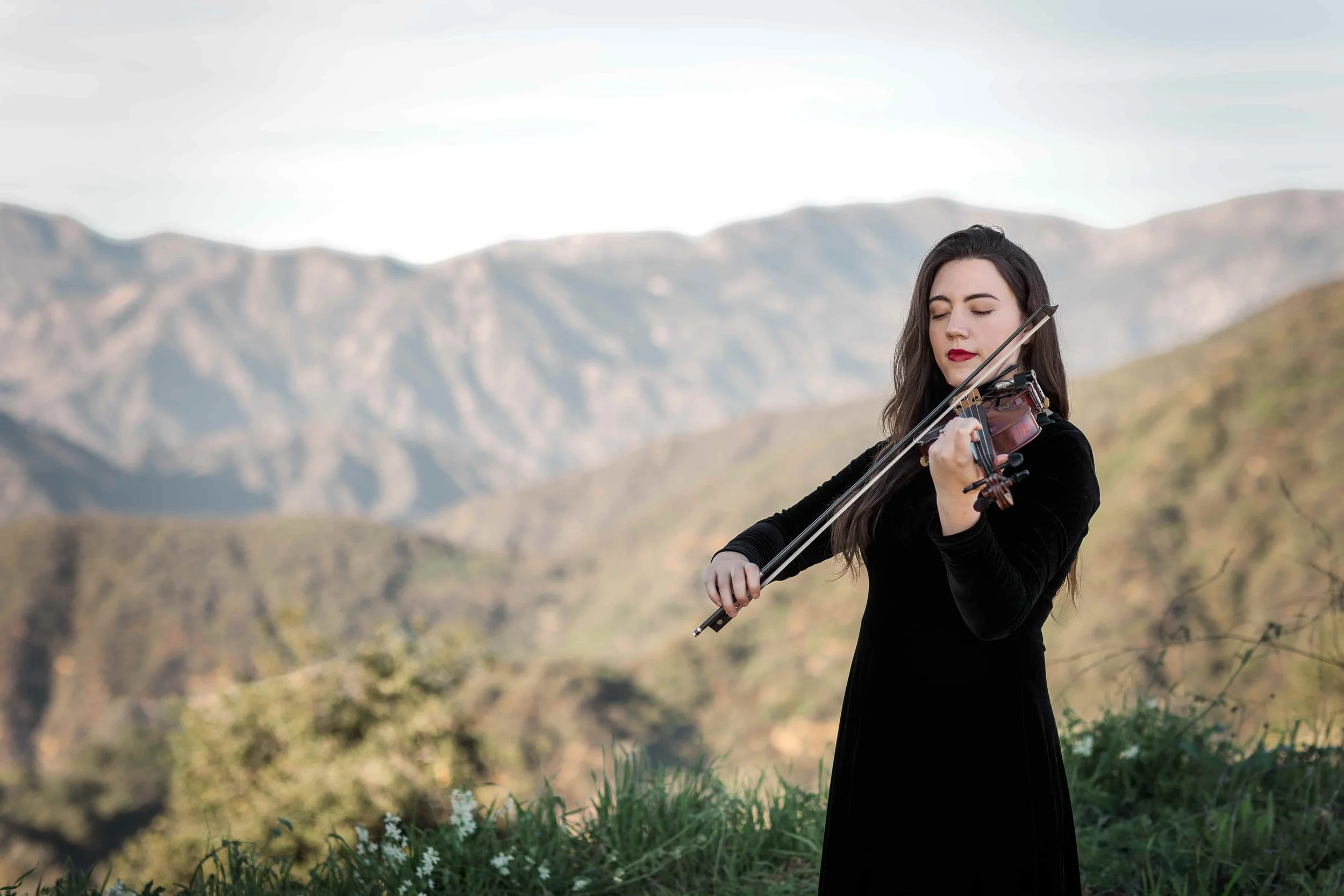 acoustic violinist performing at wedding ceremony in Los Angeles