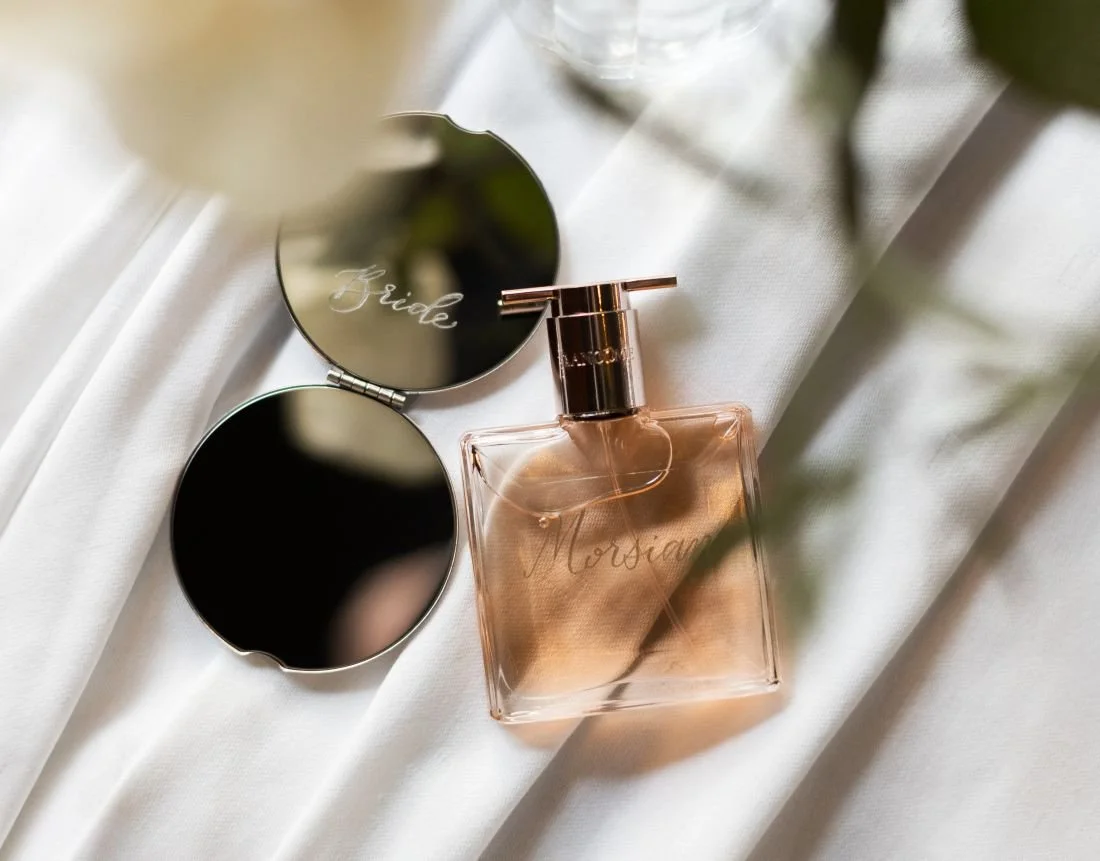 Morsian ja Bride kaiverrukset.