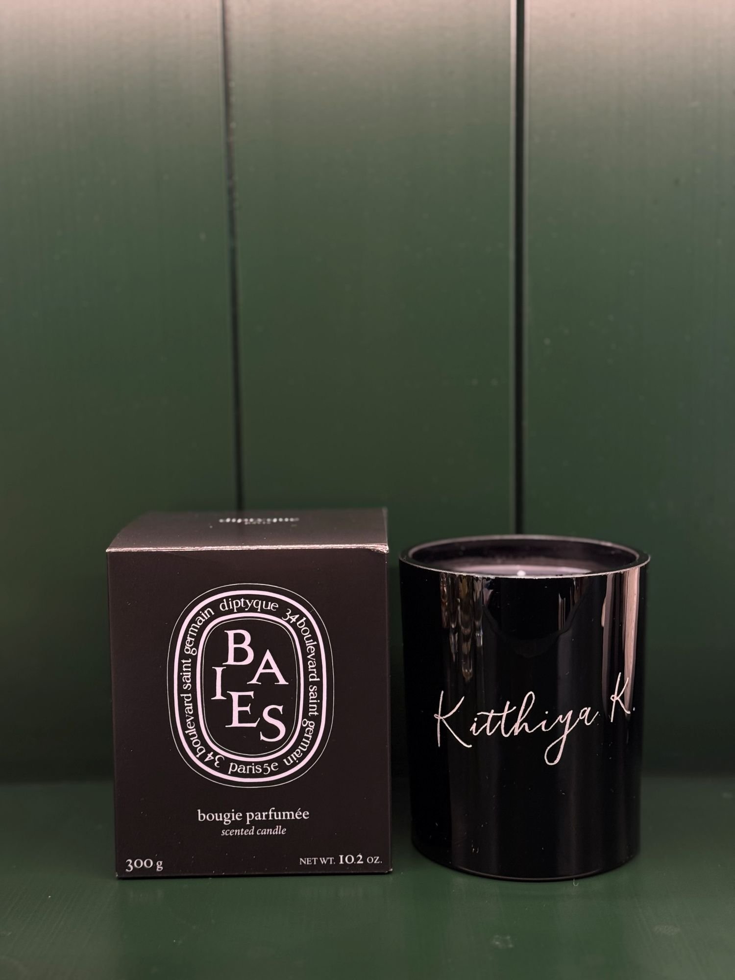 Kaiverrettu kynttilä nimellä