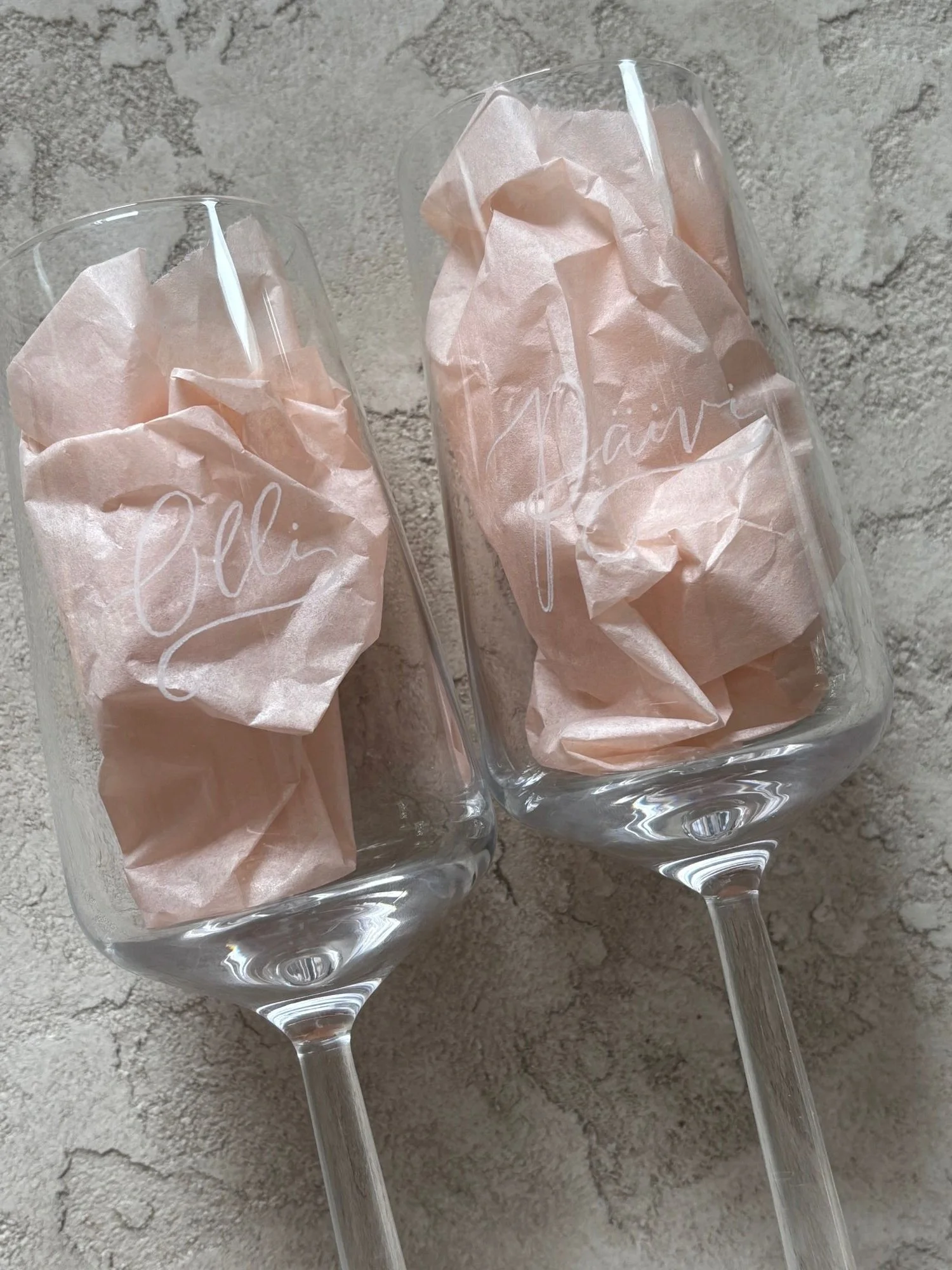 Nimikaiverrukset kuohuviinilaseihin