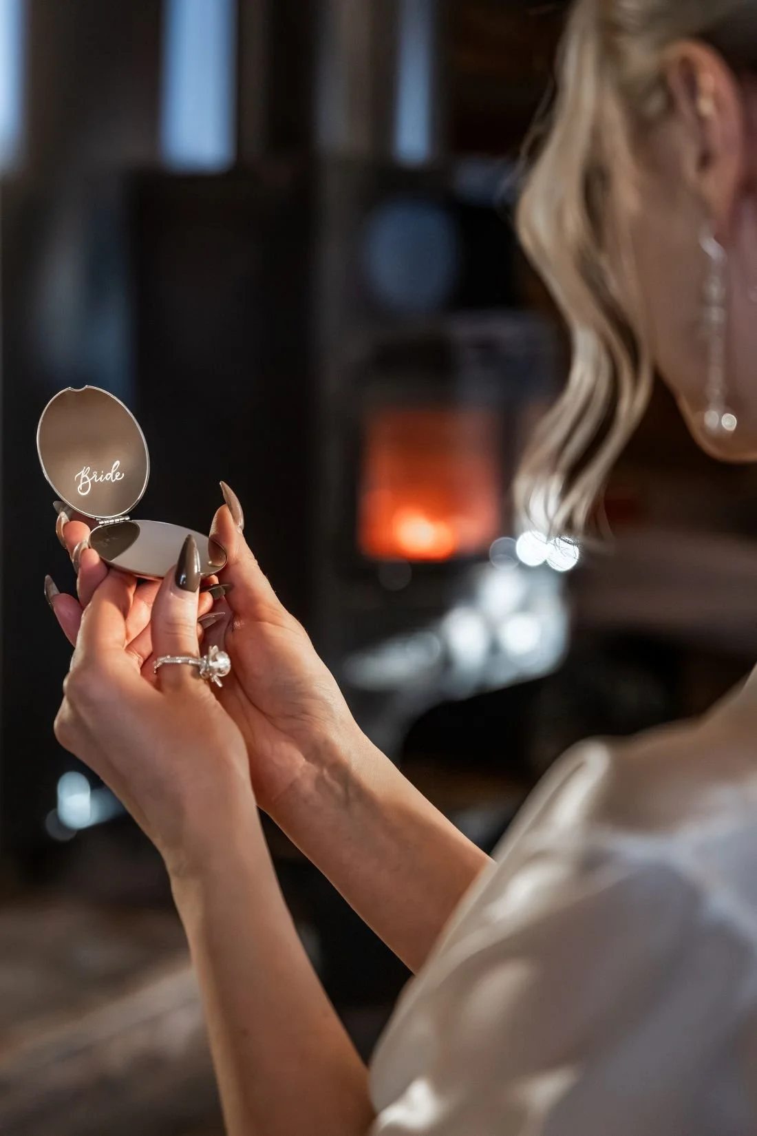 Kaiverrus peilissä Bride