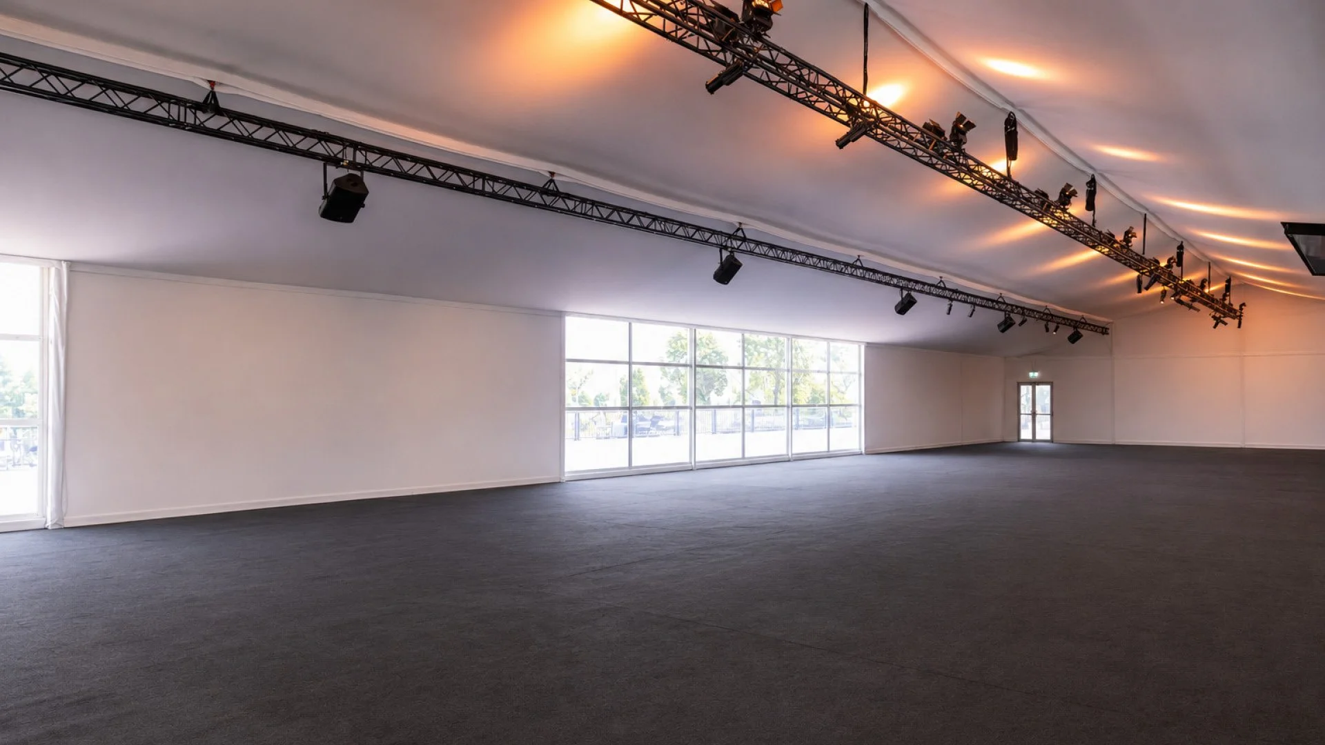 Leere_Halle.jpg