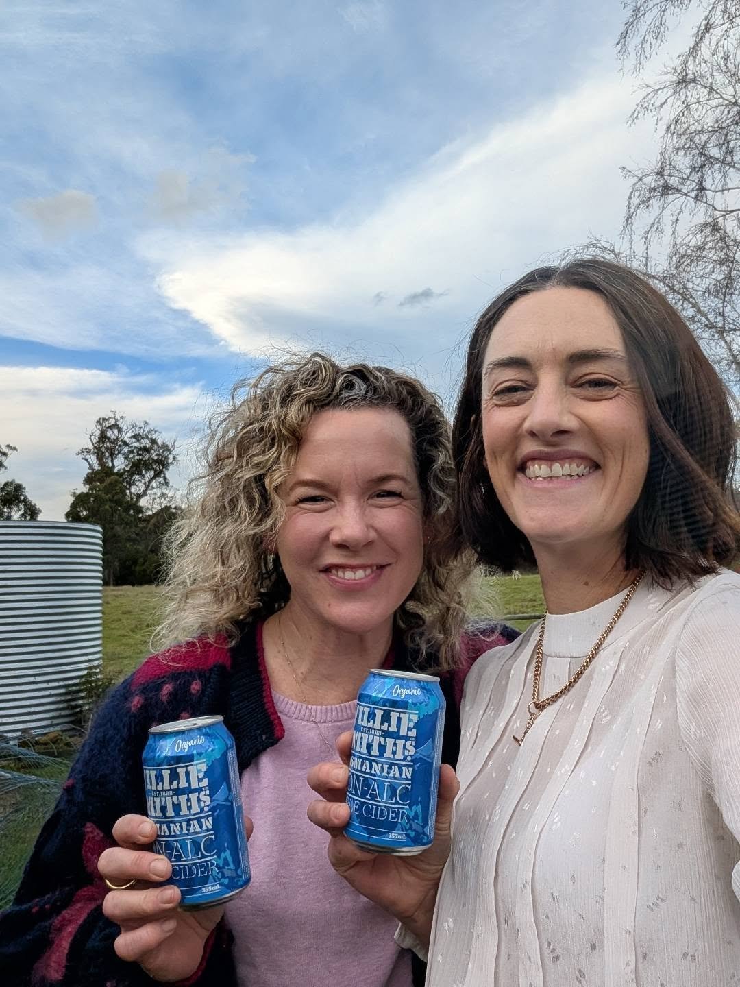 A few winter weekend highlights down here in the deep south. We went on a date night with each other - not an inch of flannel in sight! 

1. A roadie of @williesmithstasmanian Non-Alc Cider before the 60km trip to Hobart for dinner at @gothamatthesti