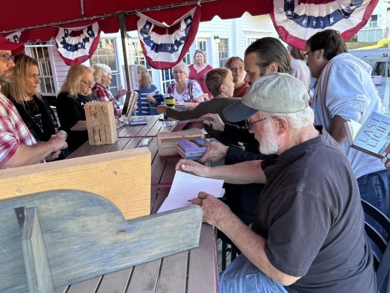 fans_around_the_signing_table.jpeg
